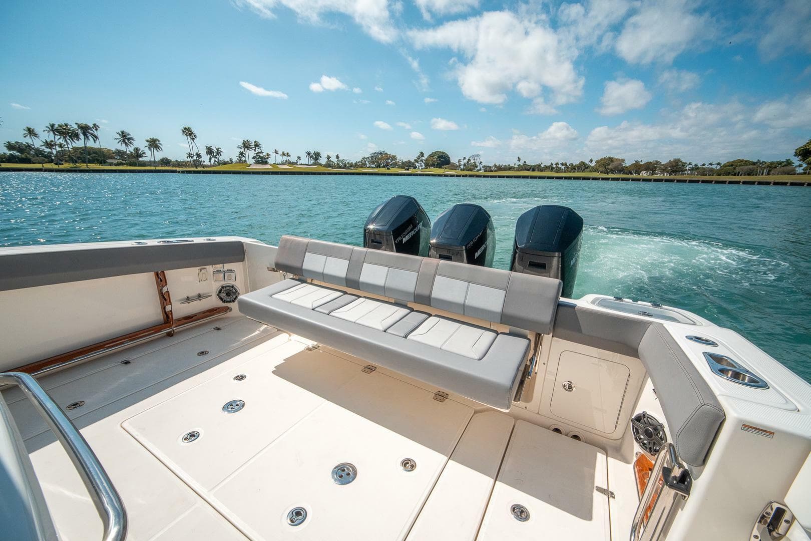 2023 Boston Whaler 420 Outrage photo 4