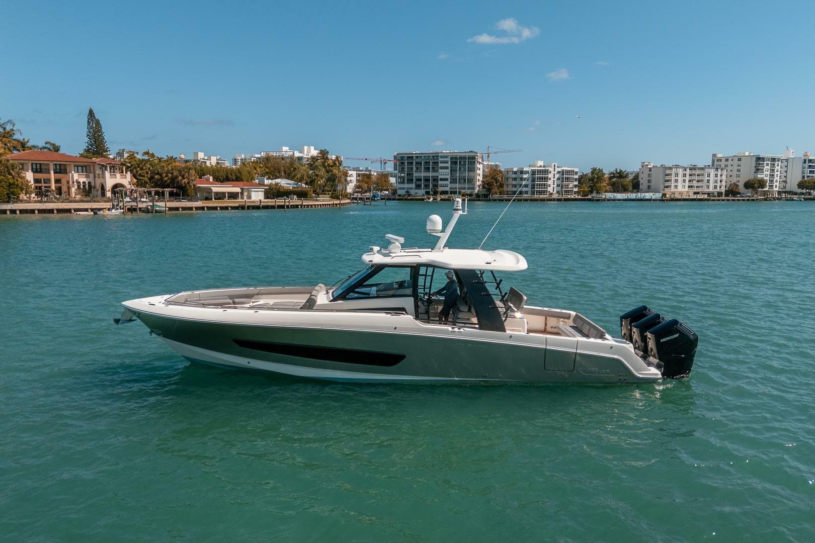 2023 Boston Whaler 420 Outrage photo 33