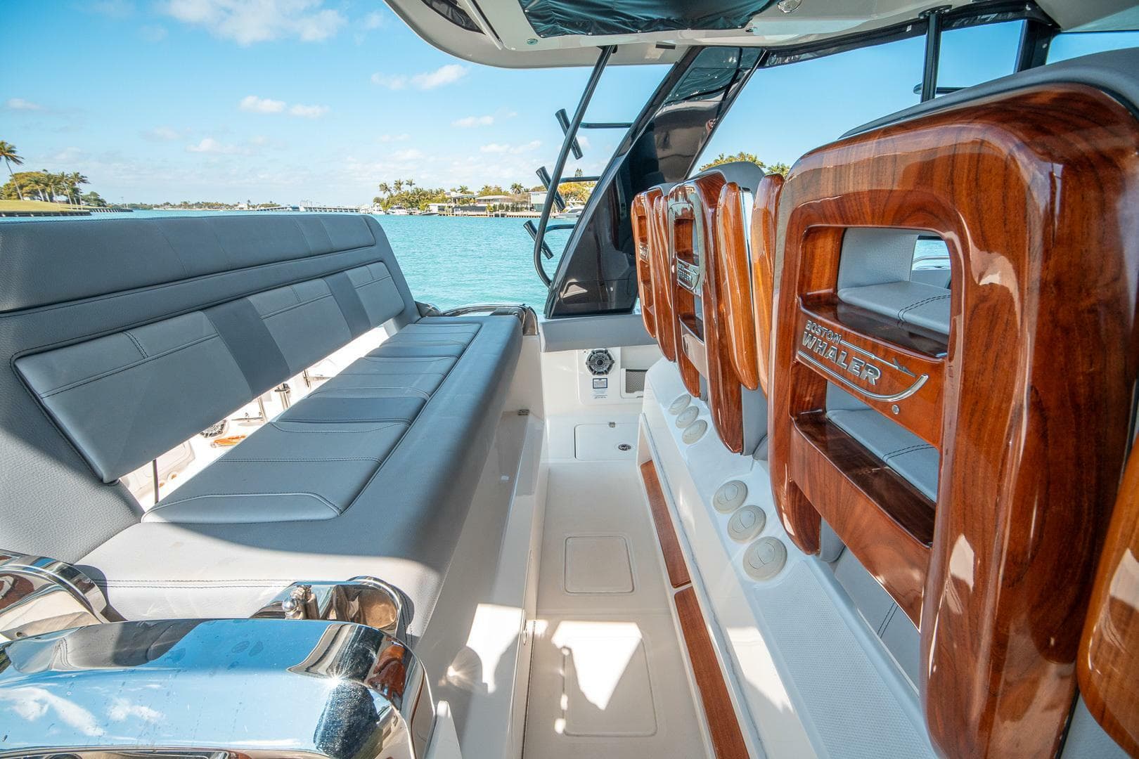 2023 Boston Whaler 420 Outrage photo 11