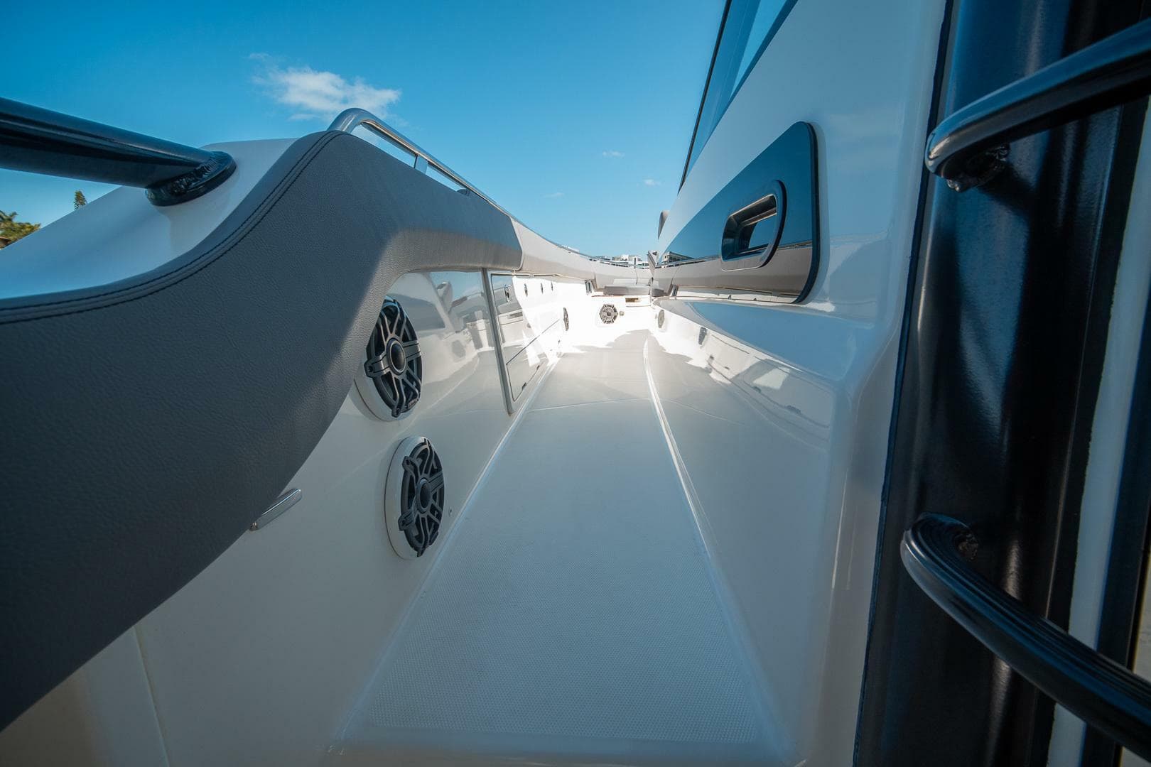 2023 Boston Whaler 420 Outrage photo 20