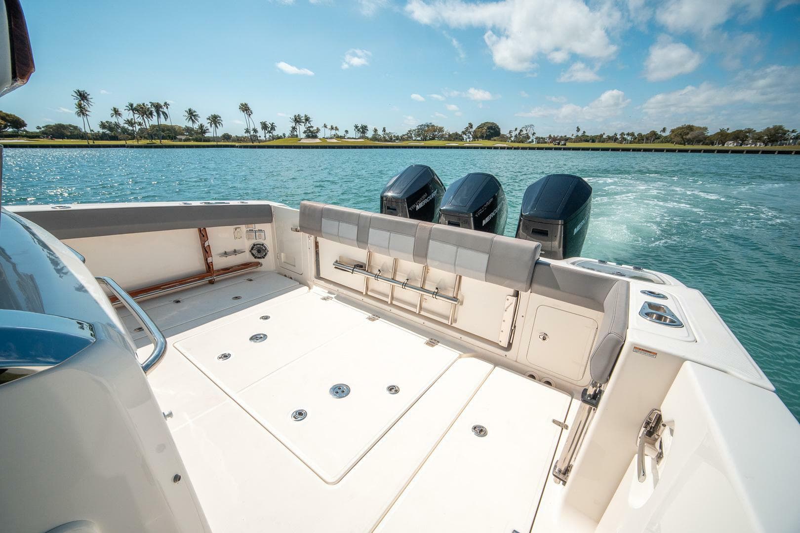 2023 Boston Whaler 420 Outrage photo 7