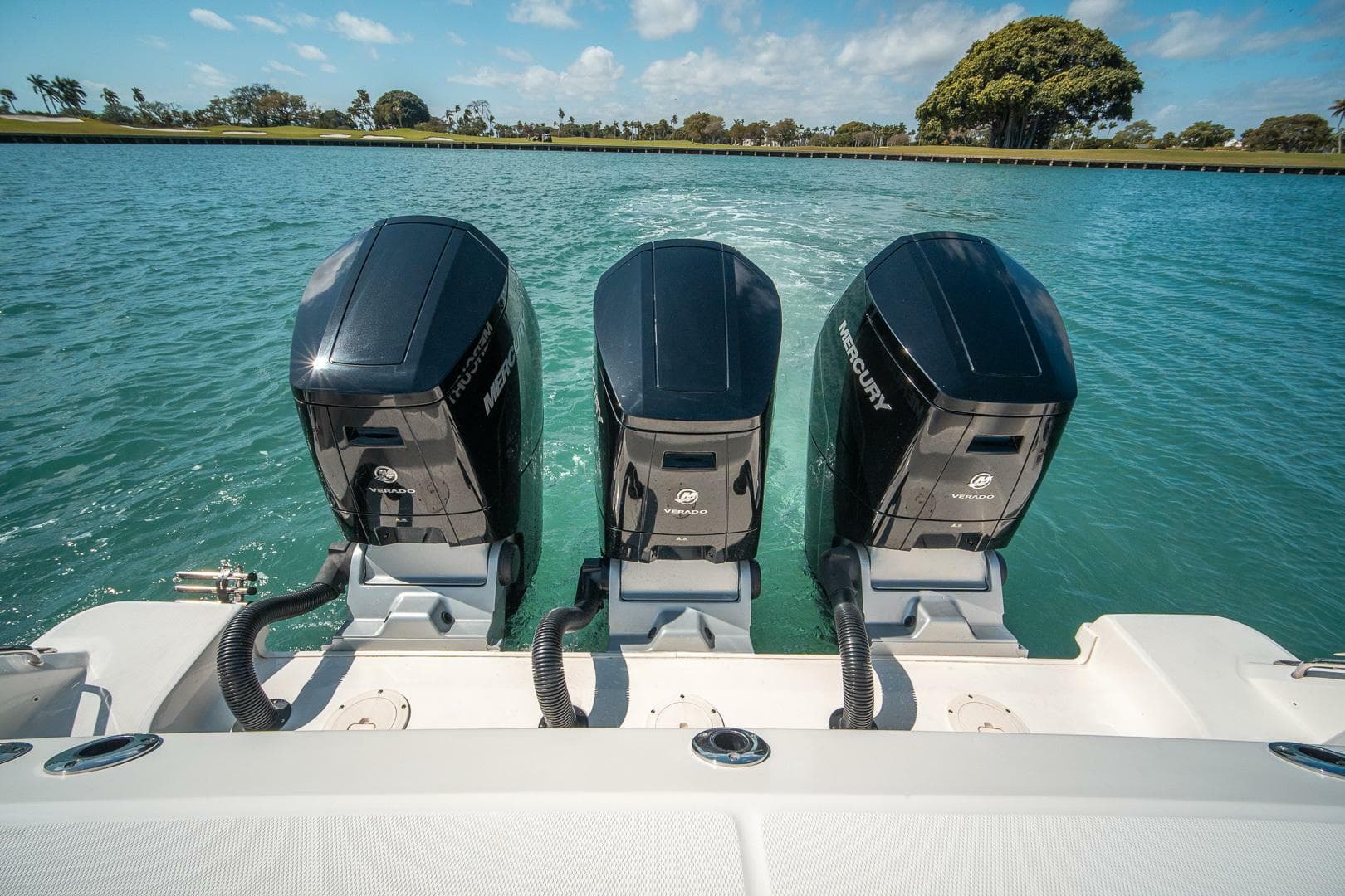 2023 Boston Whaler 420 Outrage photo 3