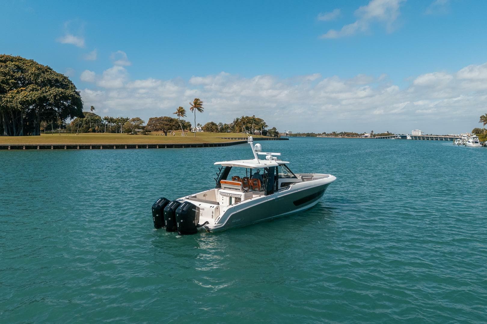 2023 Boston Whaler 420 Outrage photo 32