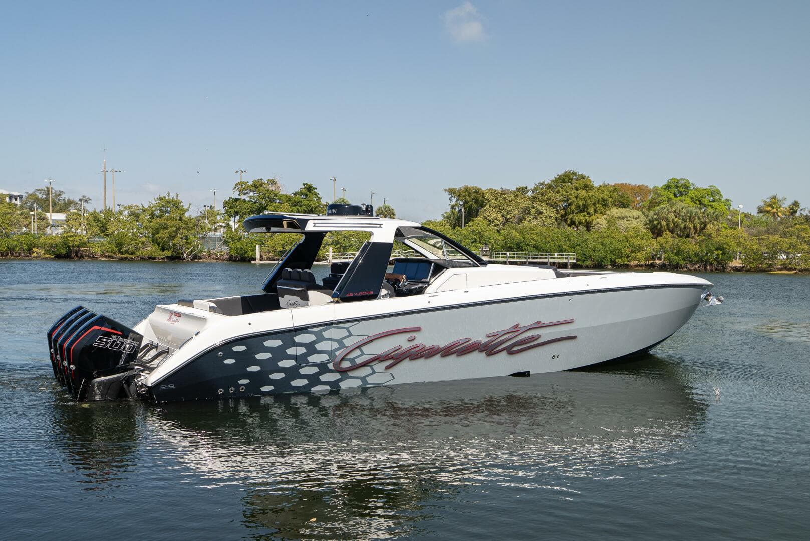 2025 Cigarette Auroris photo 8