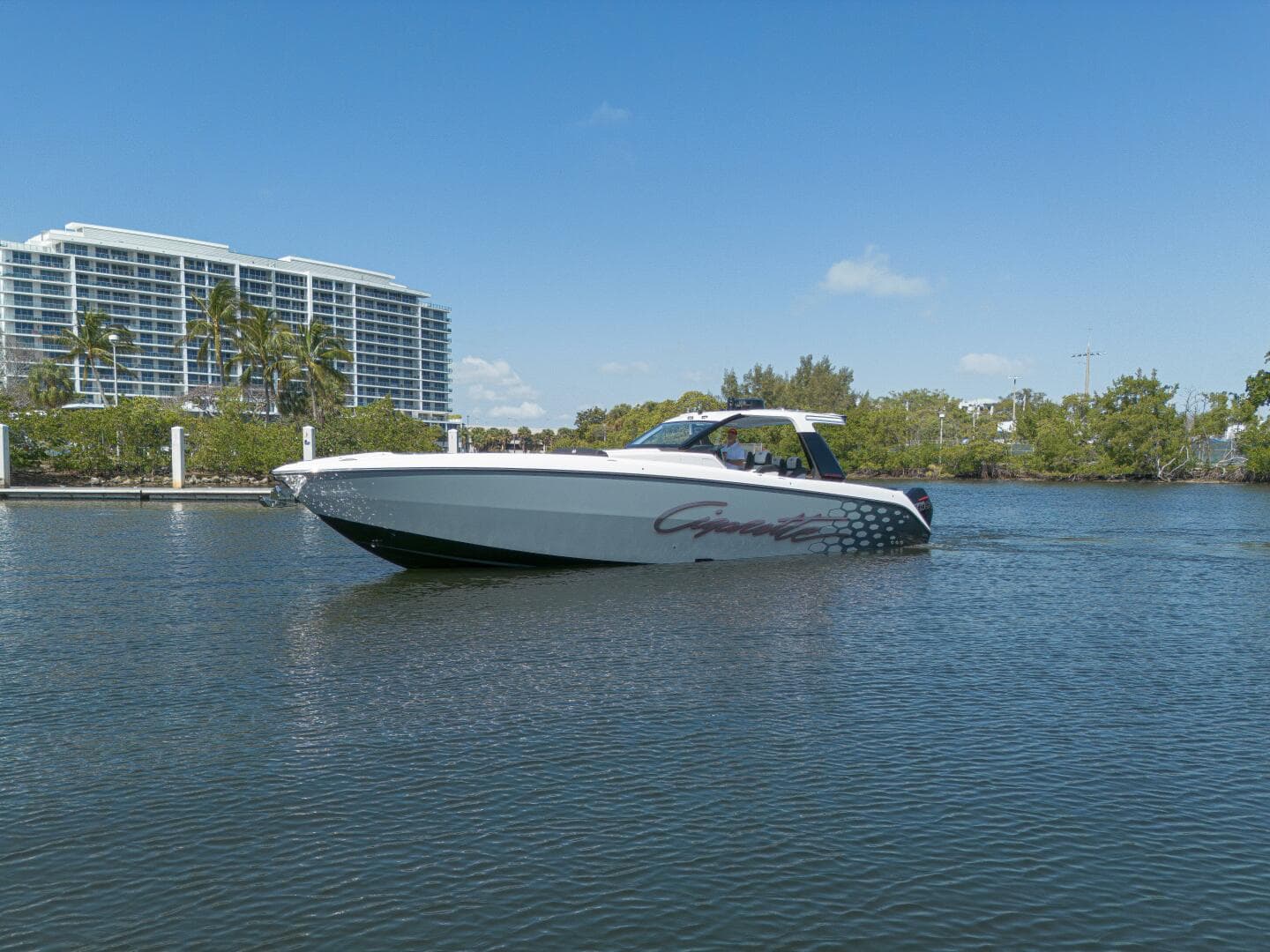 2025 Cigarette Auroris photo 6