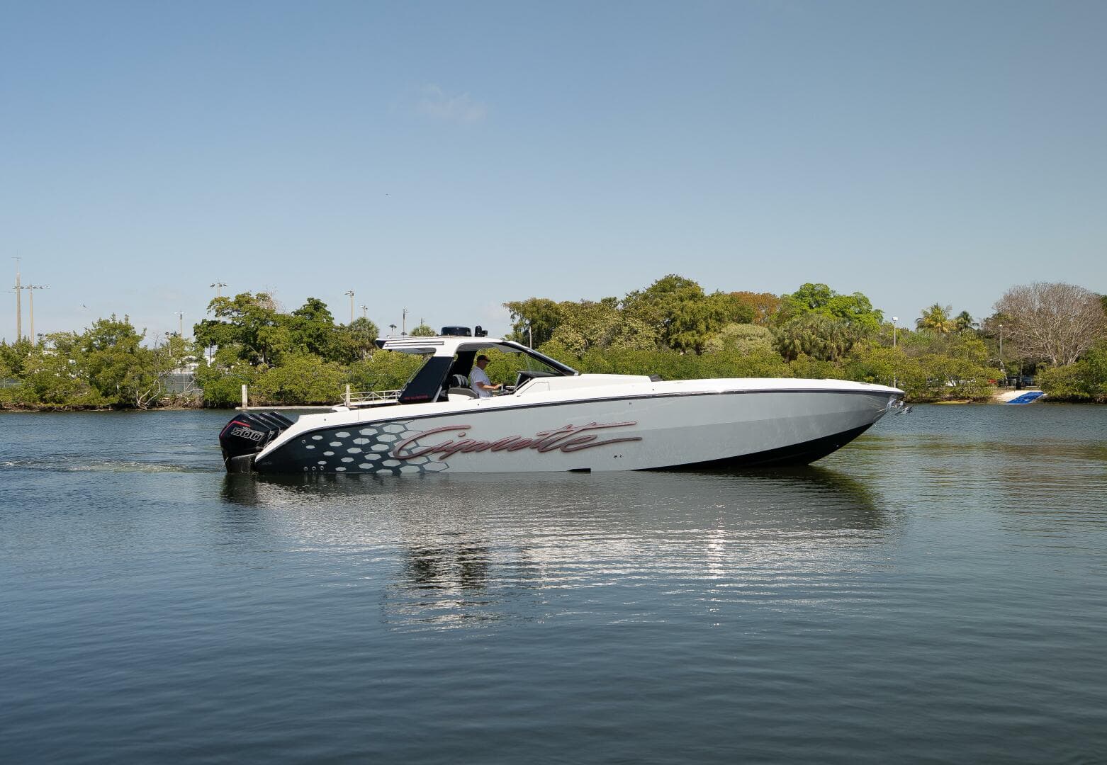 2025 Cigarette Auroris photo 10