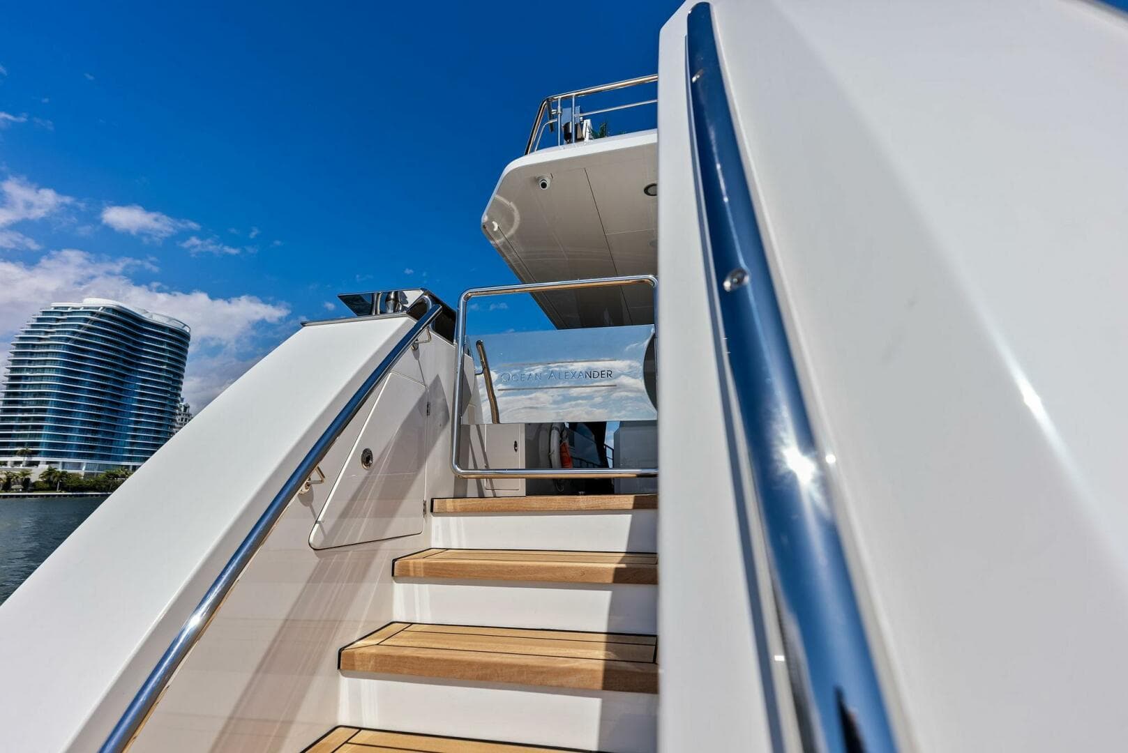 2024 Ocean Alexander 35 Revolution photo 16