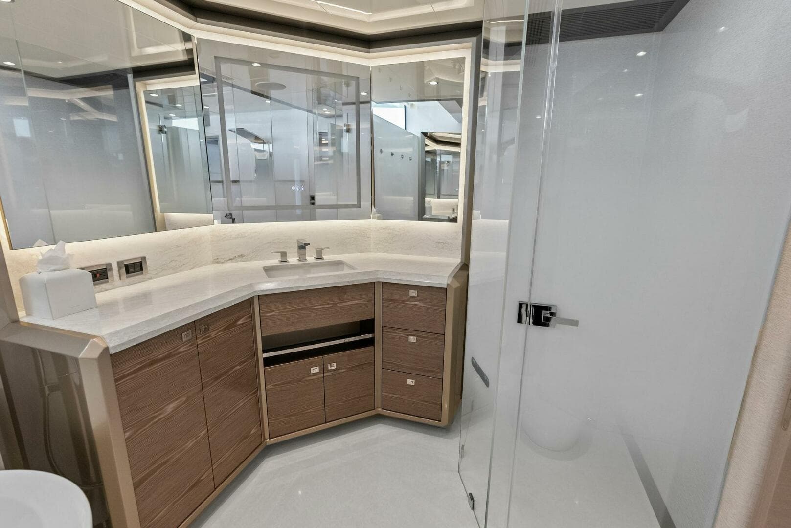 2024 Ocean Alexander 35 Revolution photo 49