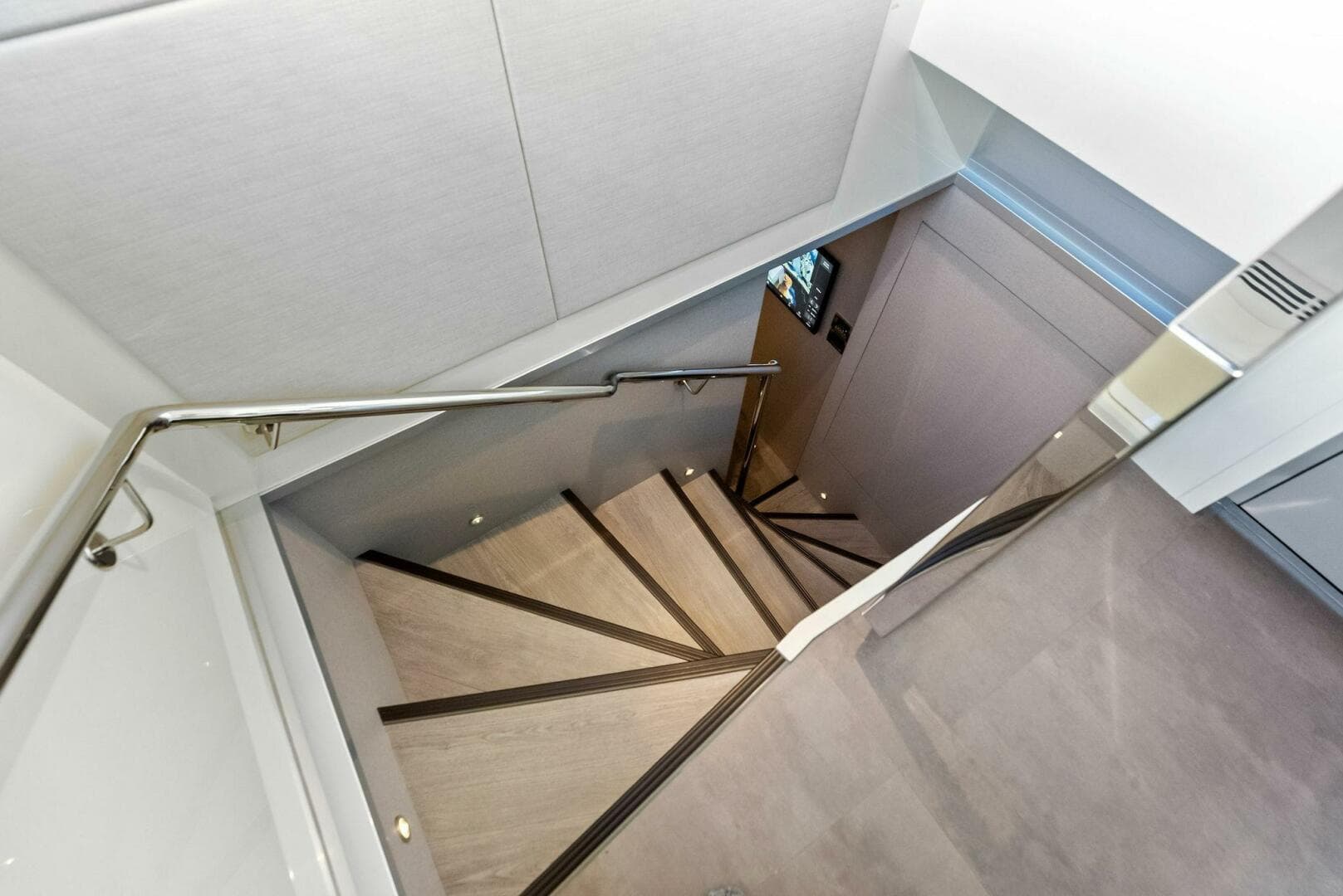 2024 Ocean Alexander 35 Revolution photo 27