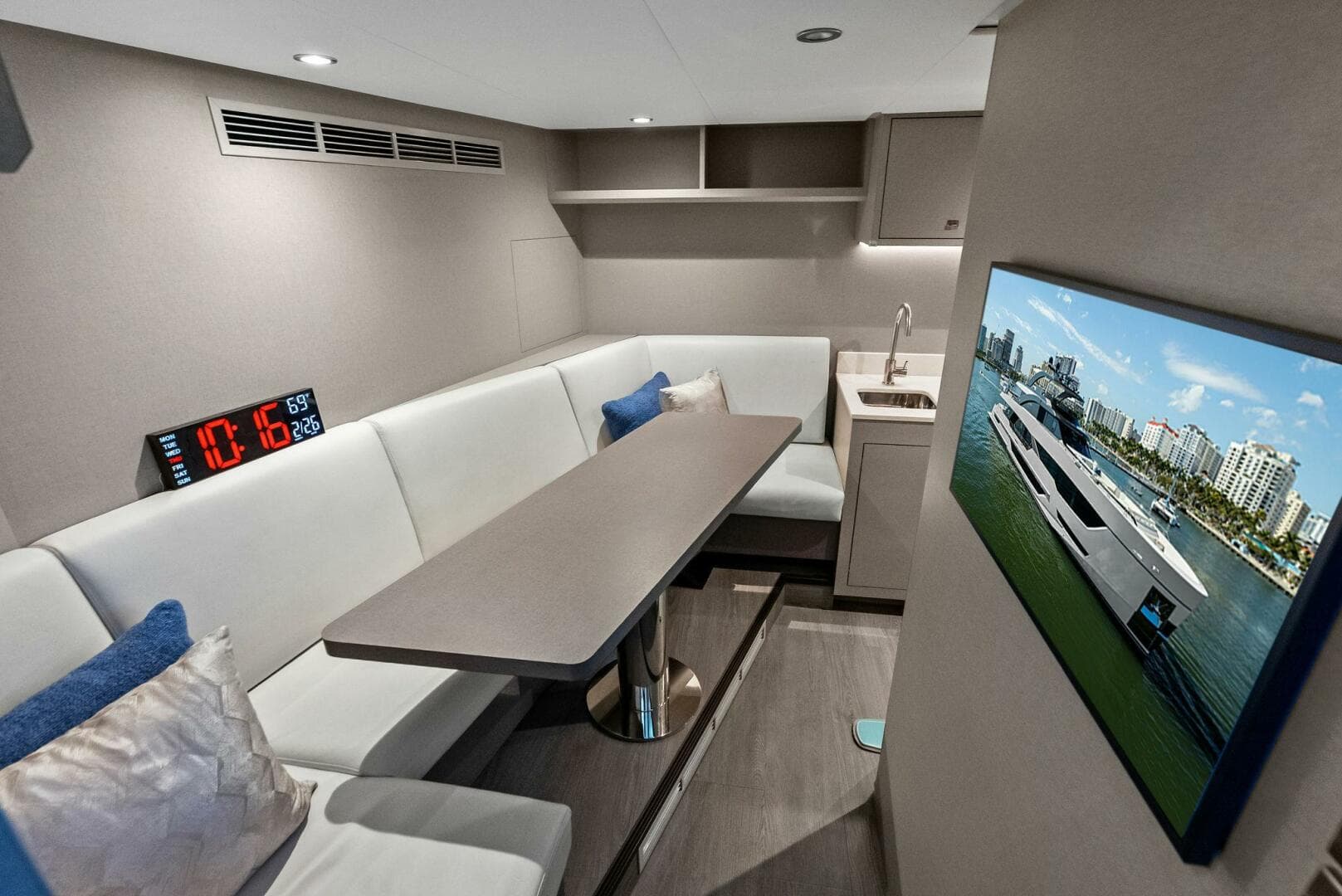 2024 Ocean Alexander 35 Revolution photo 60