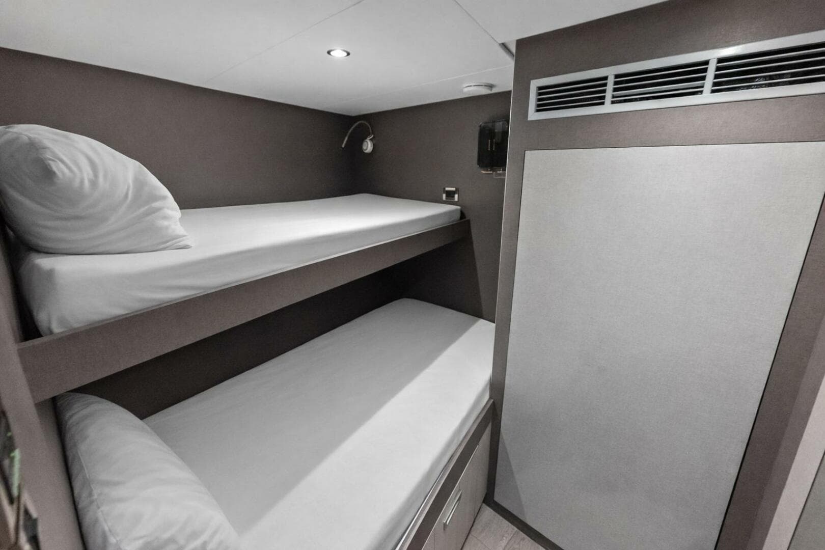 2024 Ocean Alexander 35 Revolution photo 64