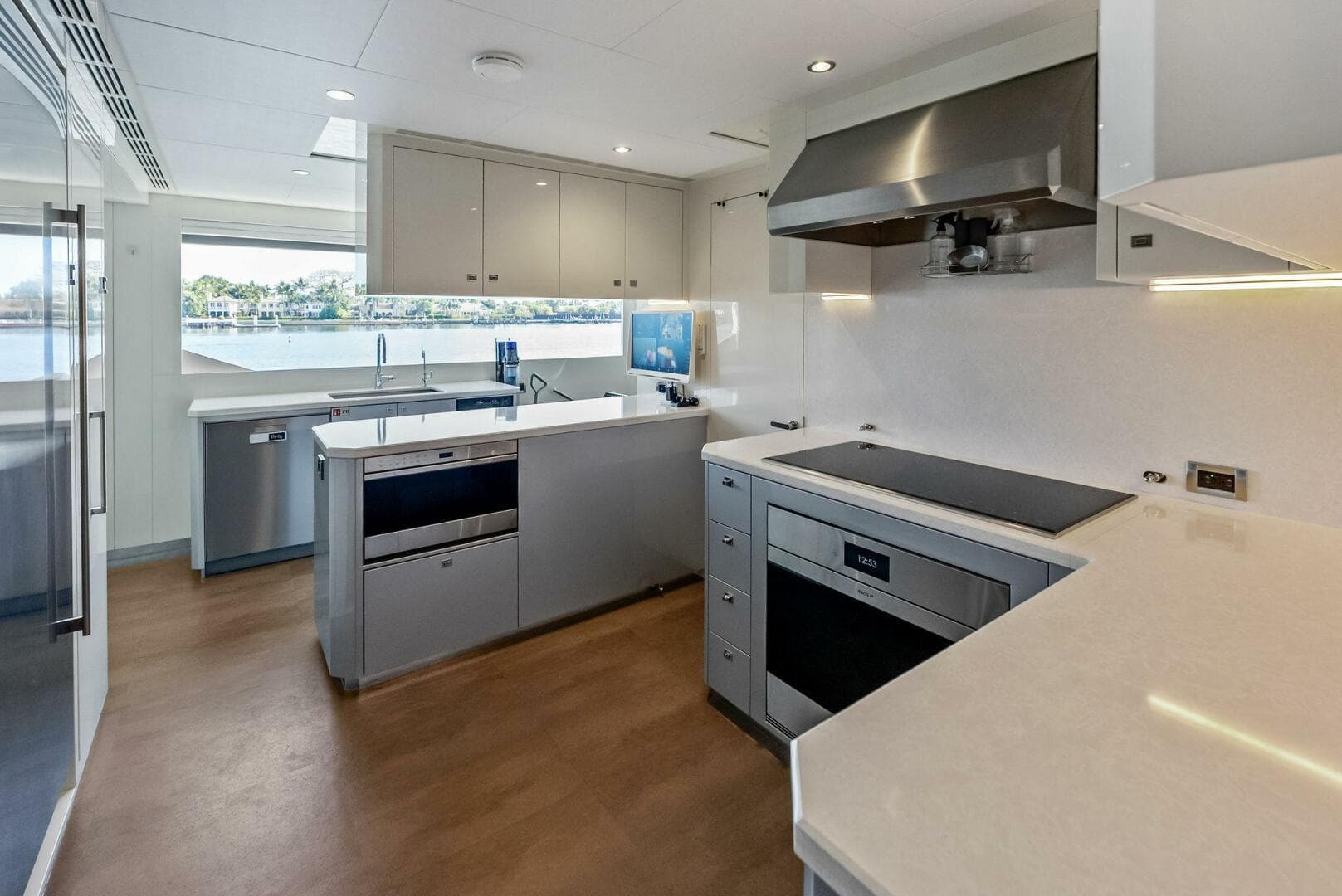 2024 Ocean Alexander 35 Revolution photo 38