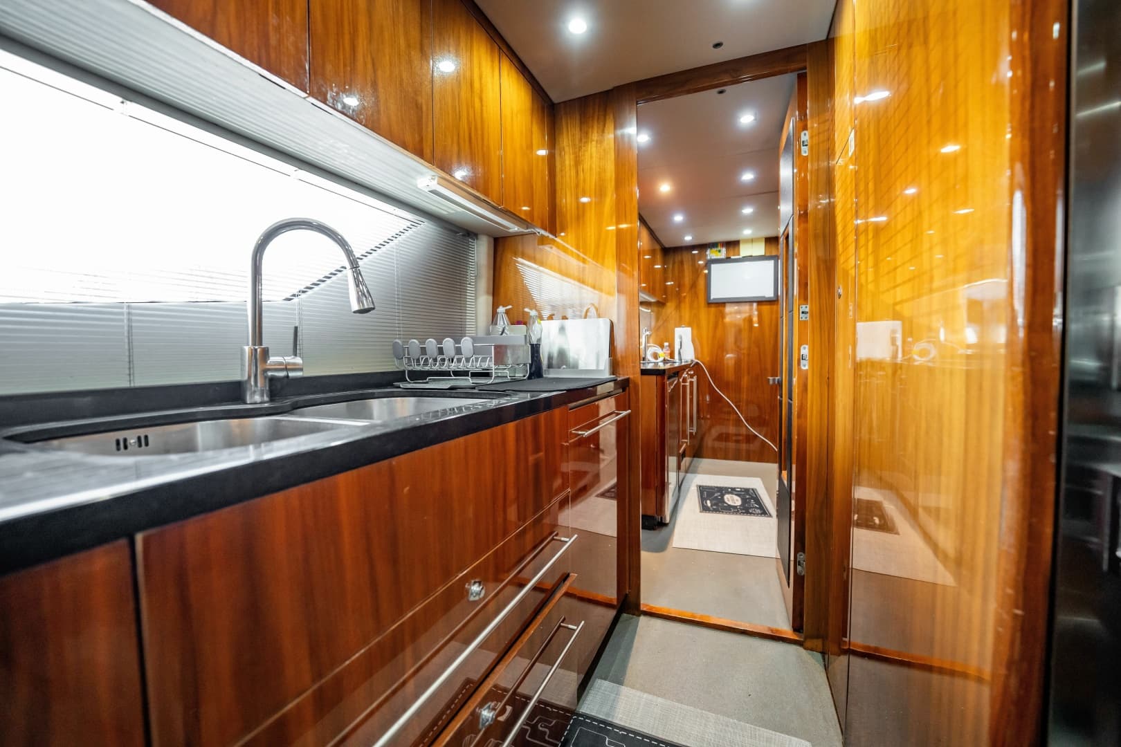 2010 Sunseeker 34 Metre Yacht photo 35