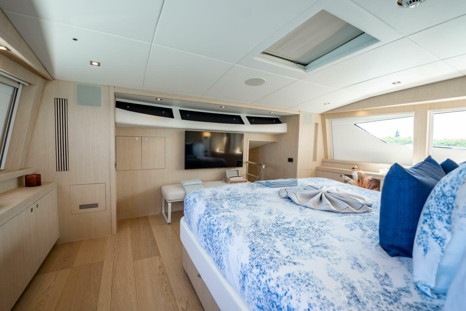 2011 Sunseeker 34 Metre Yacht photo 44