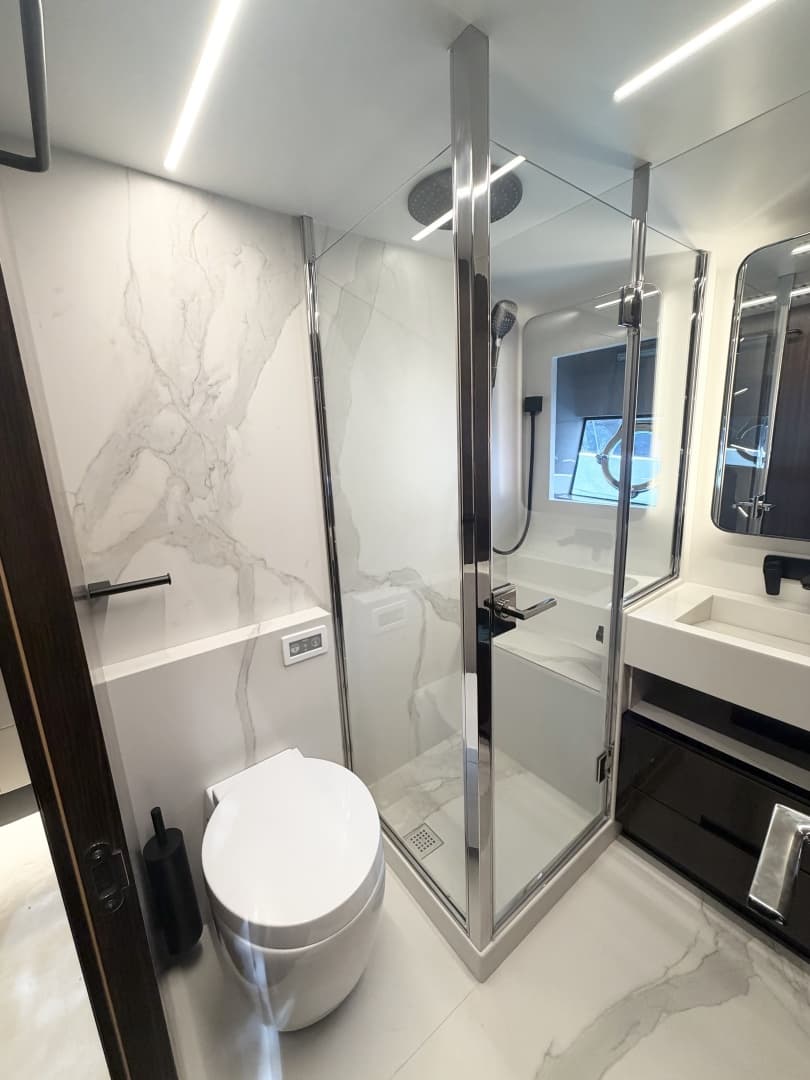 2026 Astondoa 66 Flybridge photo 30