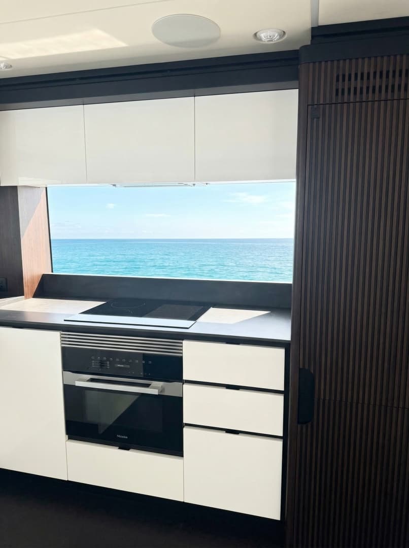 2026 Astondoa 66 Flybridge photo 16