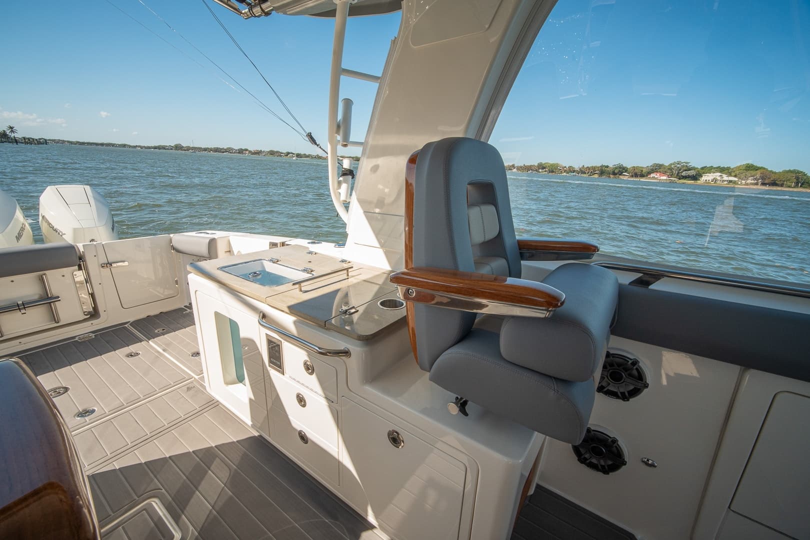 2024 Boston Whaler 380 Realm photo 39