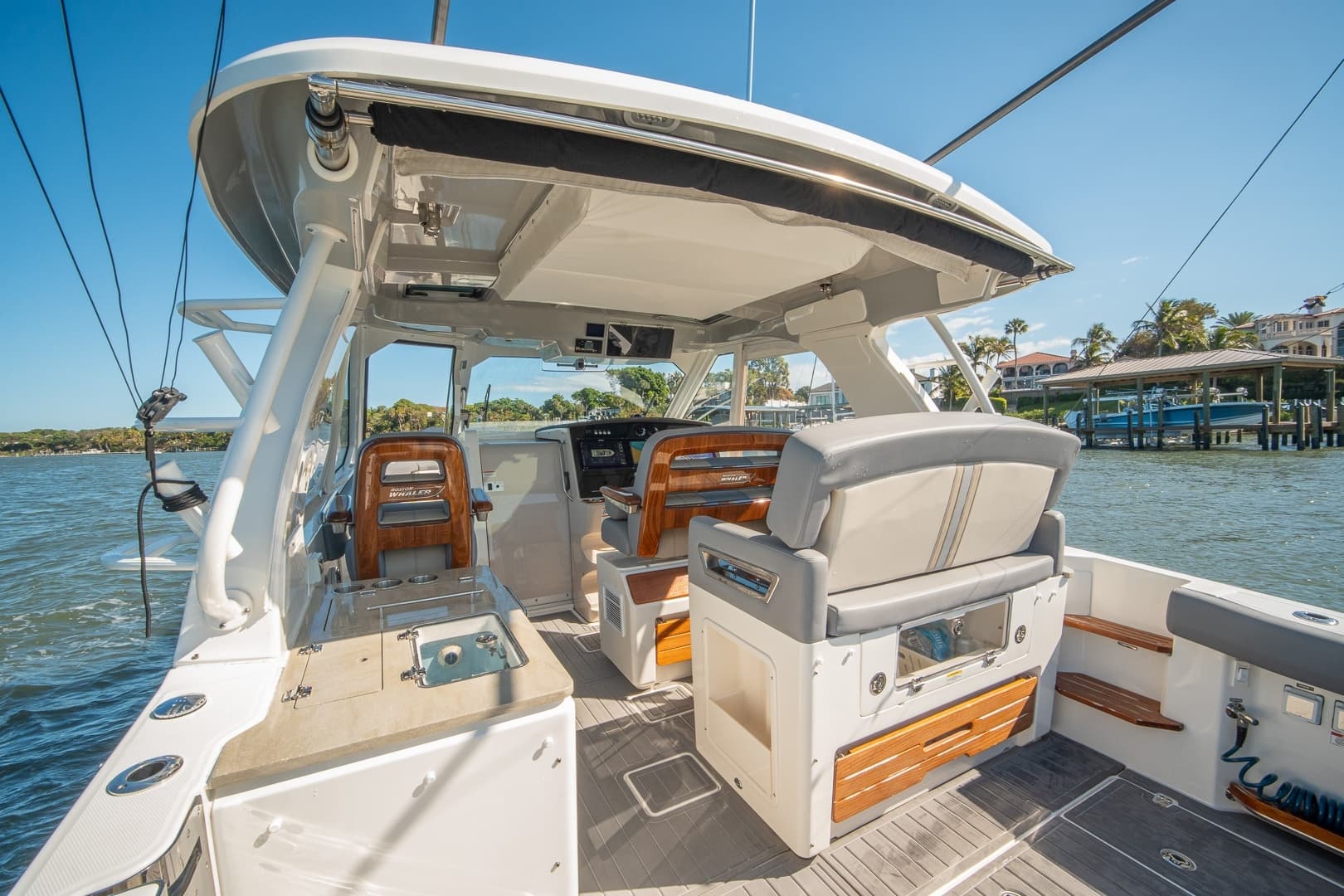 2024 Boston Whaler 380 Realm photo 27