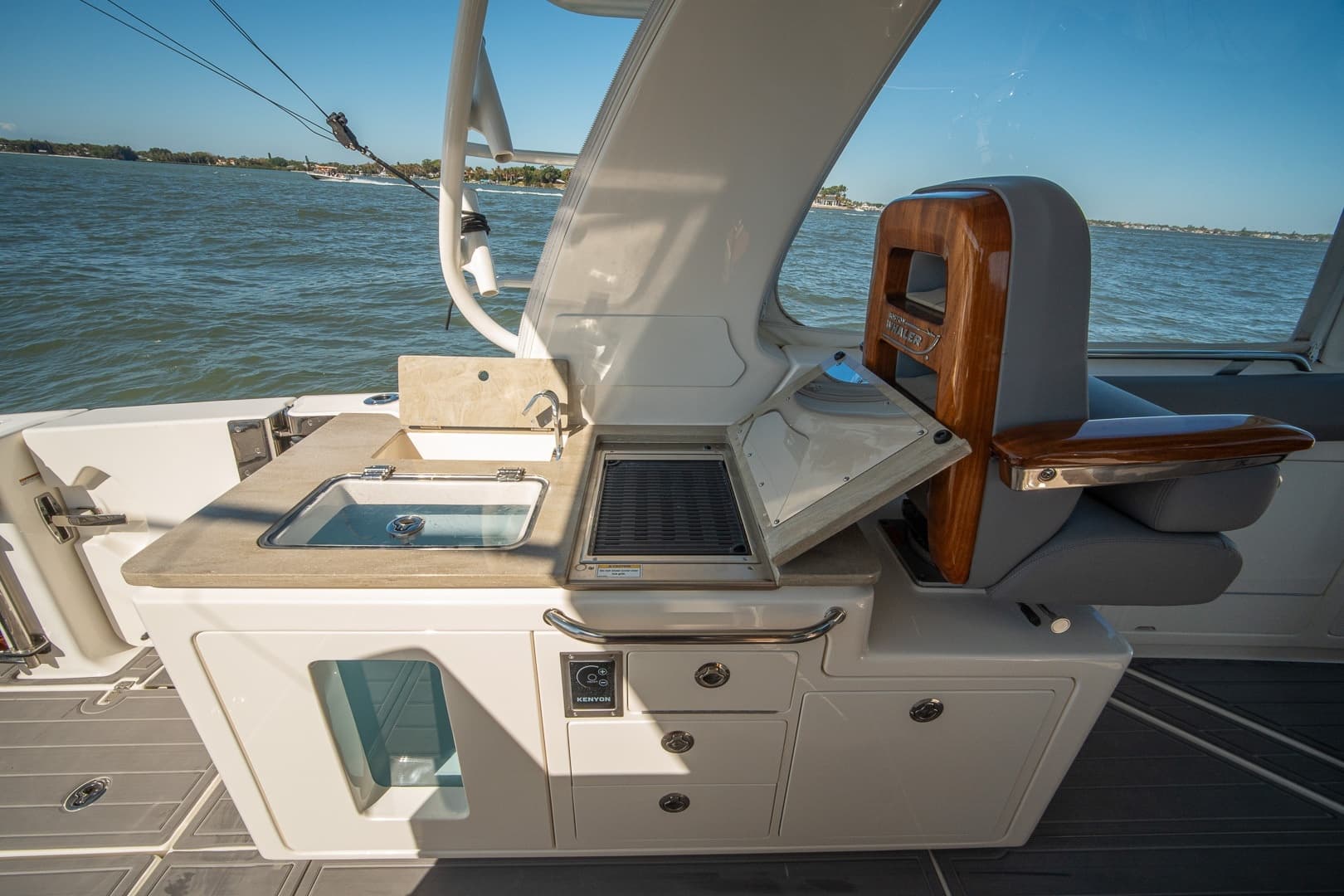 2024 Boston Whaler 380 Realm photo 41