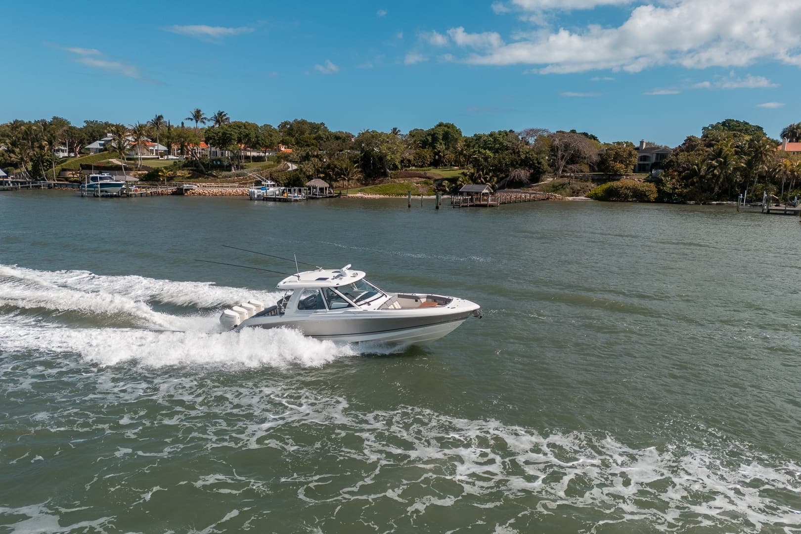 2024 Boston Whaler 380 Realm photo 8