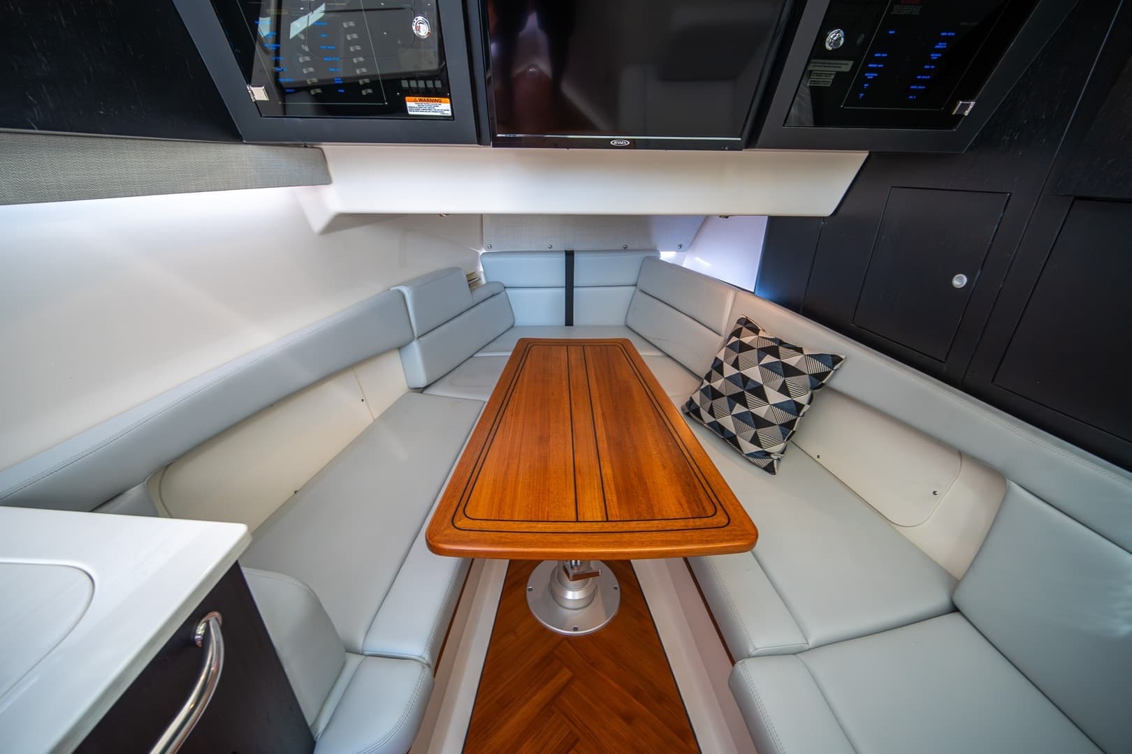 2024 Boston Whaler 380 Realm photo 57