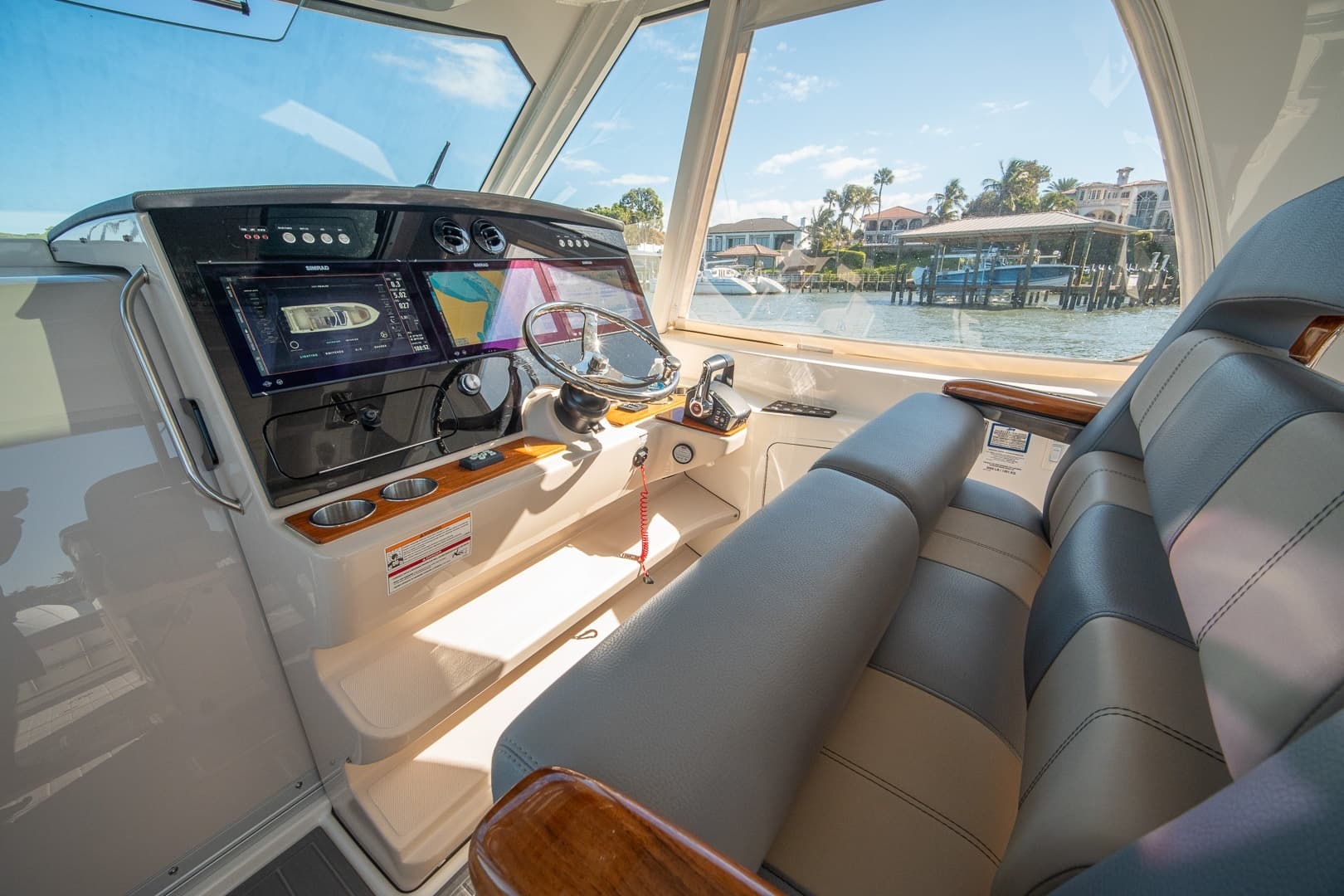 2024 Boston Whaler 380 Realm photo 36