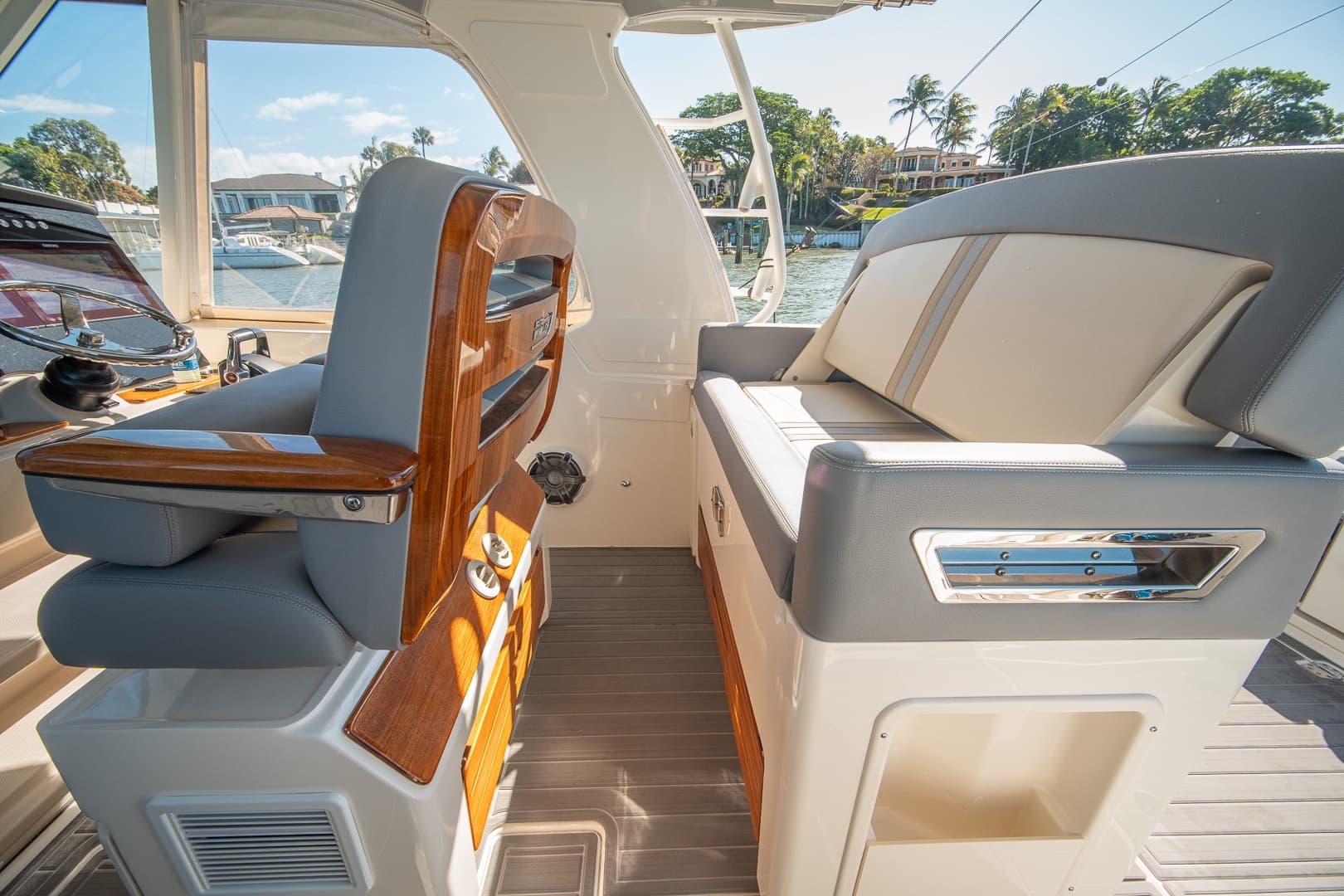 2024 Boston Whaler 380 Realm photo 34