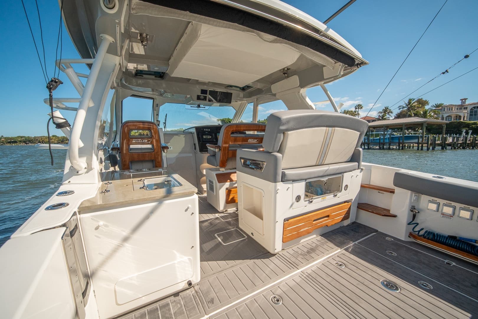 2024 Boston Whaler 380 Realm photo 32