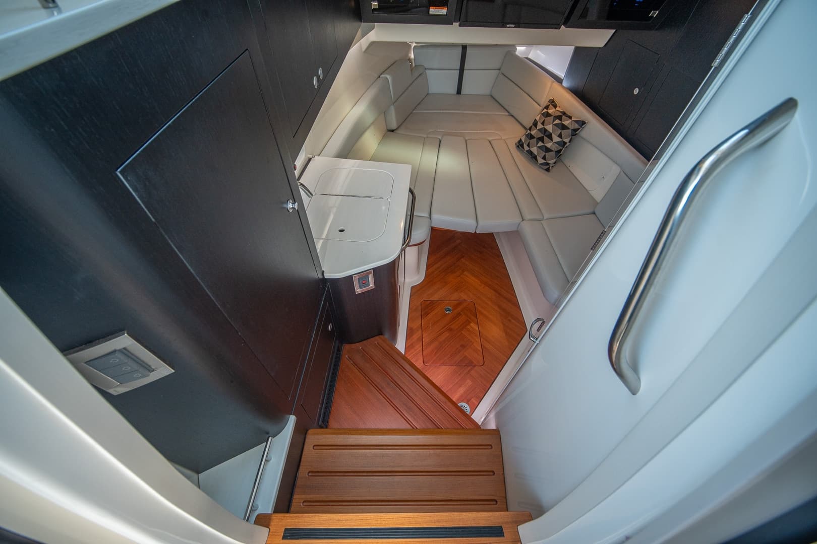 2024 Boston Whaler 380 Realm photo 45