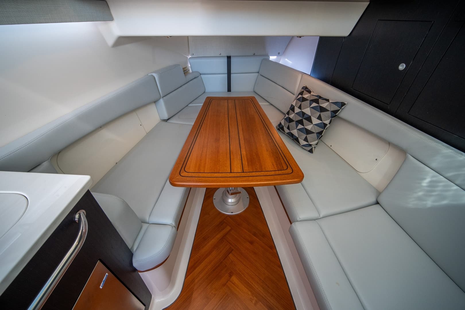 2024 Boston Whaler 380 Realm photo 56