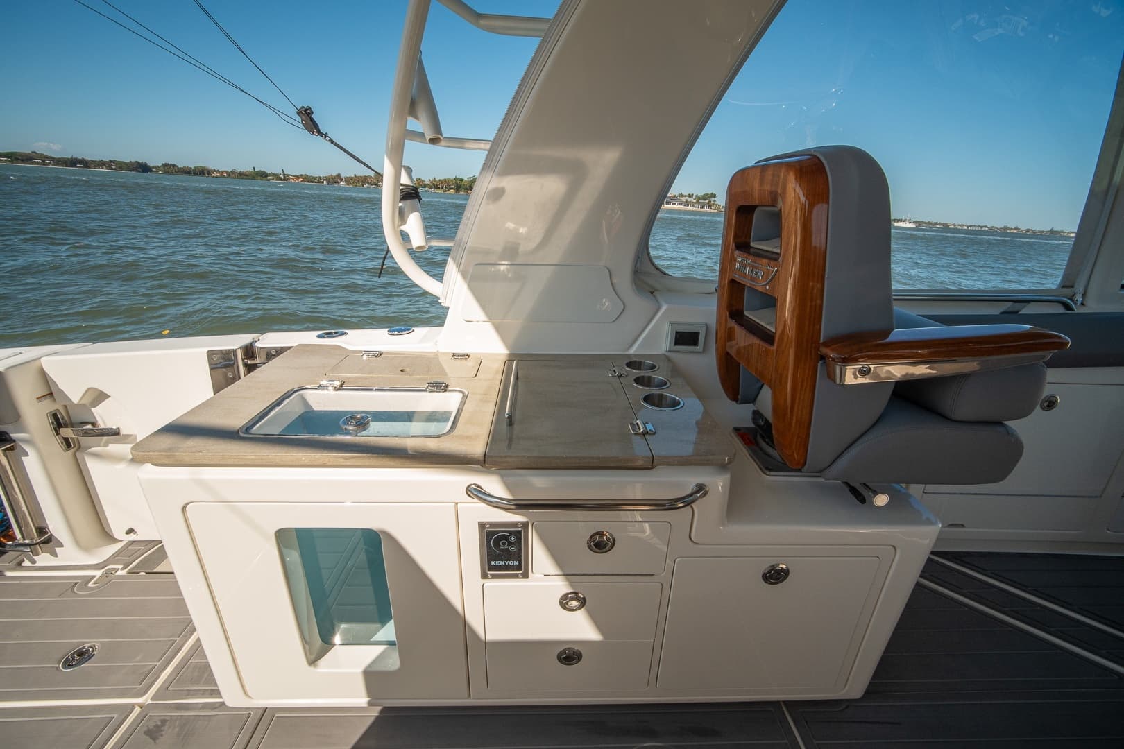 2024 Boston Whaler 380 Realm photo 40