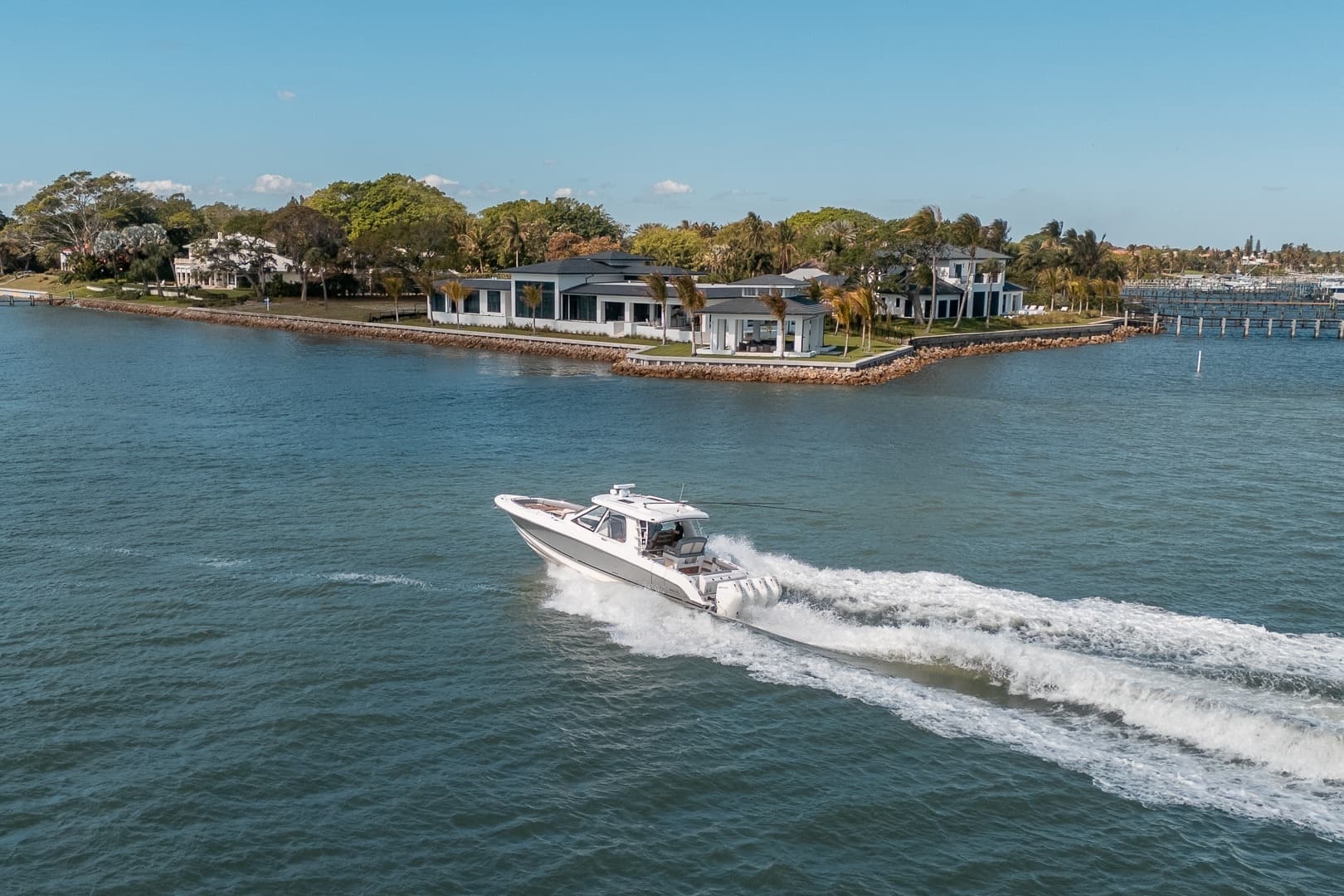 2024 Boston Whaler 380 Realm photo 12