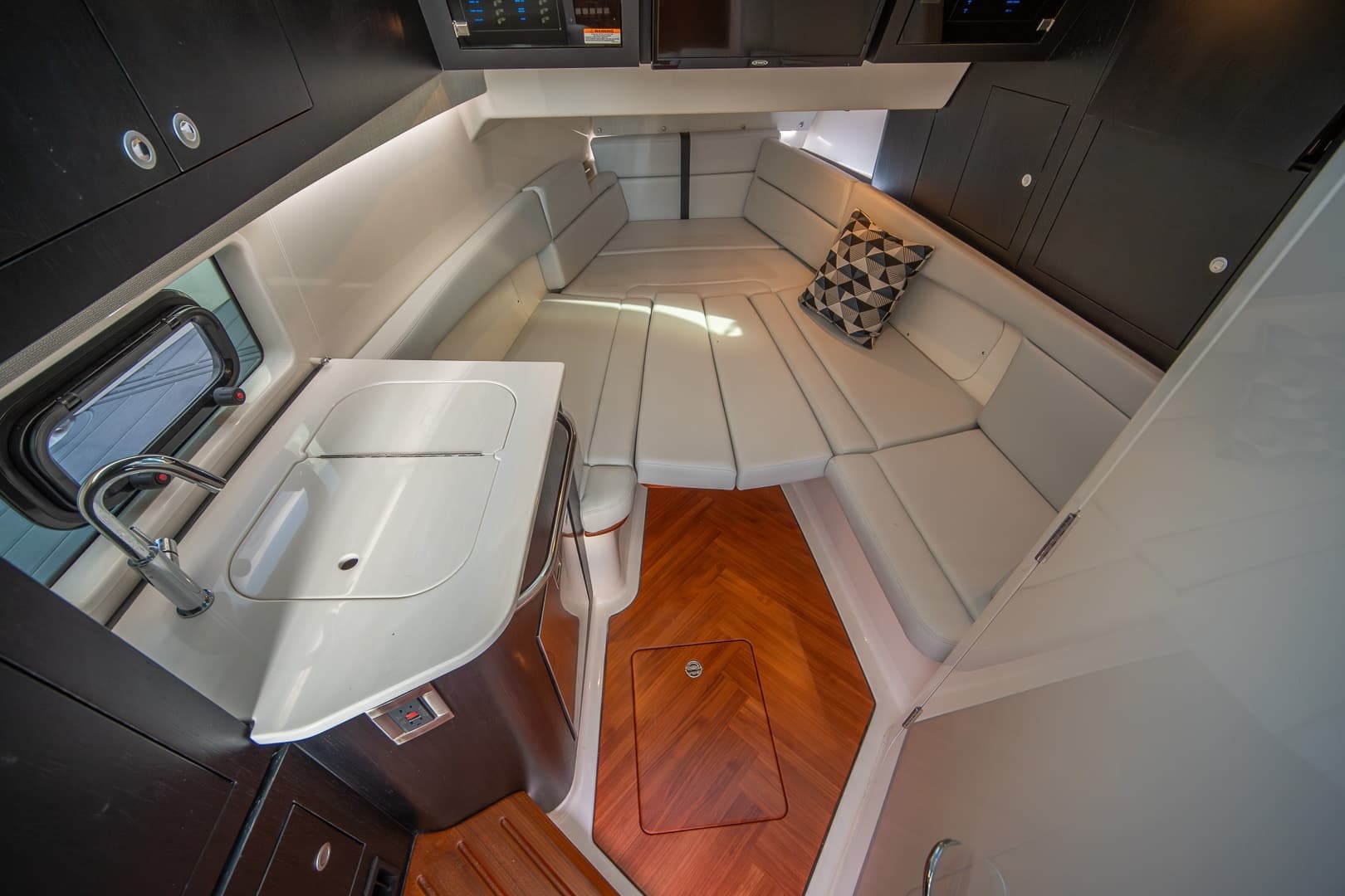 2024 Boston Whaler 380 Realm photo 47