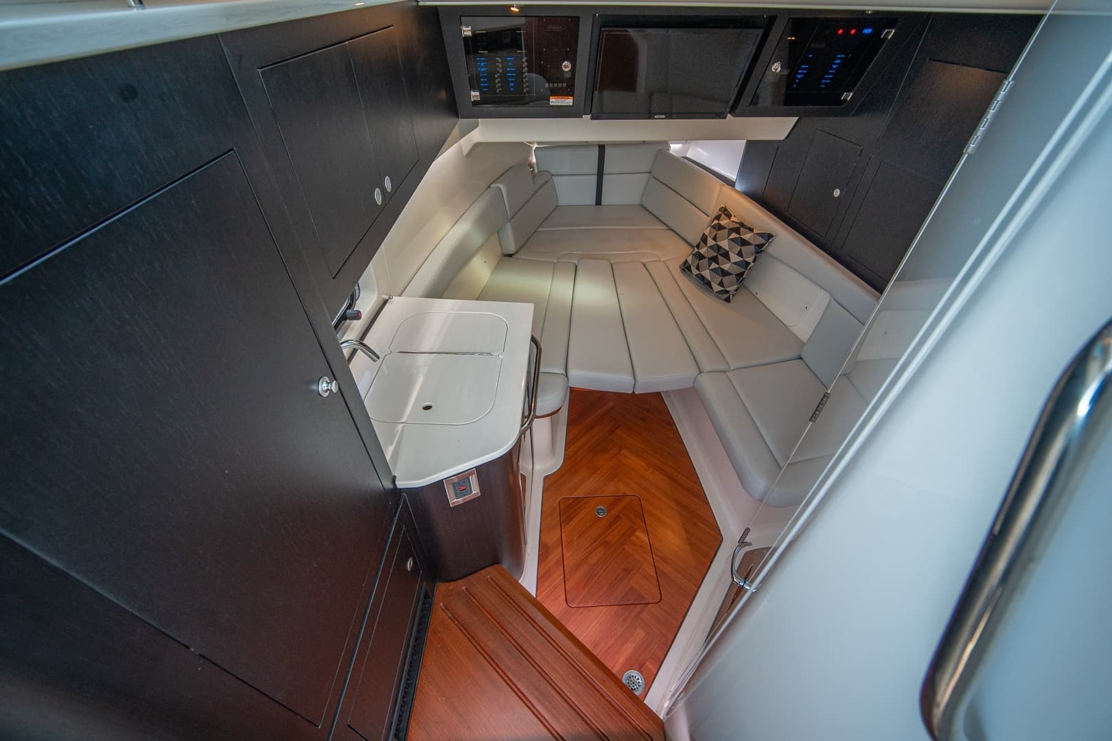 2024 Boston Whaler 380 Realm photo 46