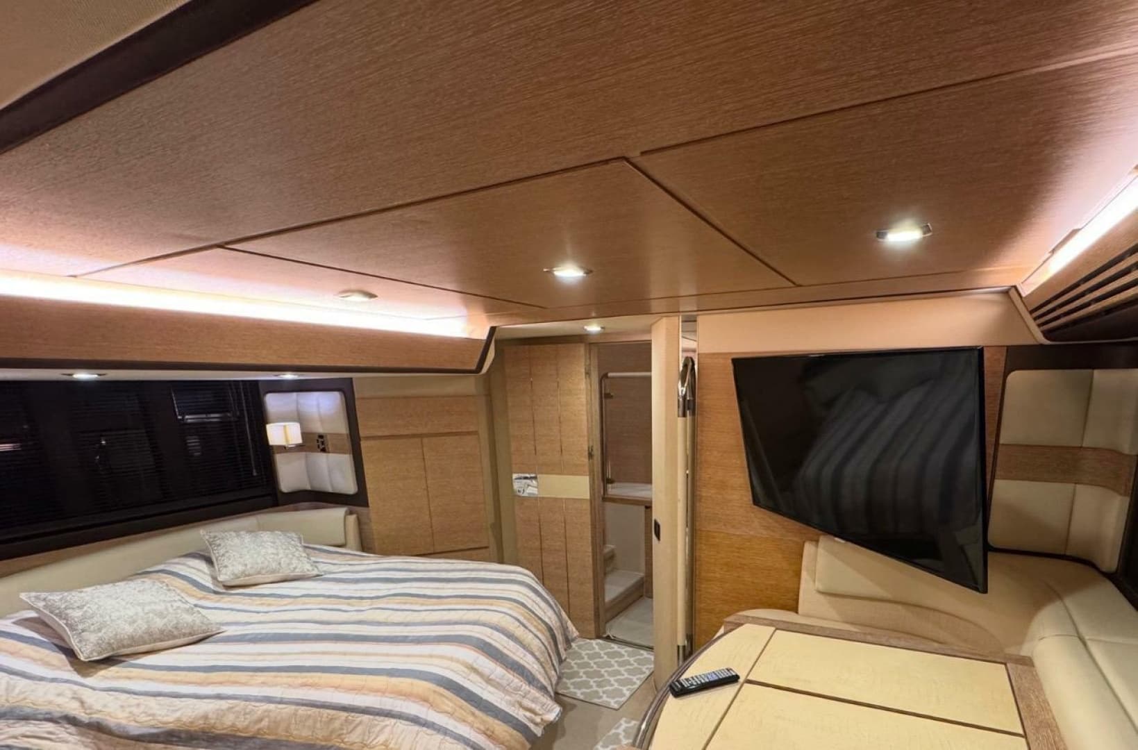 2014 Azimut 64 photo 26
