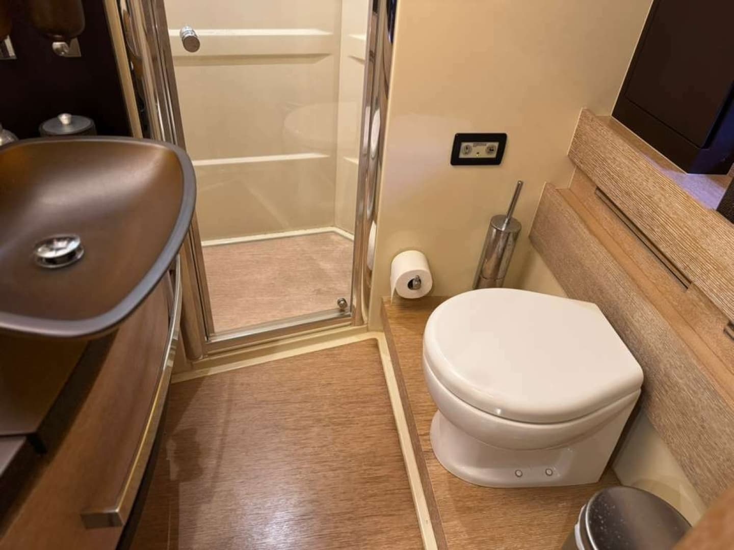 2014 Azimut 64 photo 21