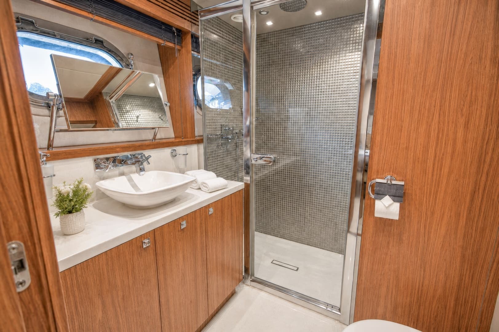 2014 Sunseeker 131 photo 32