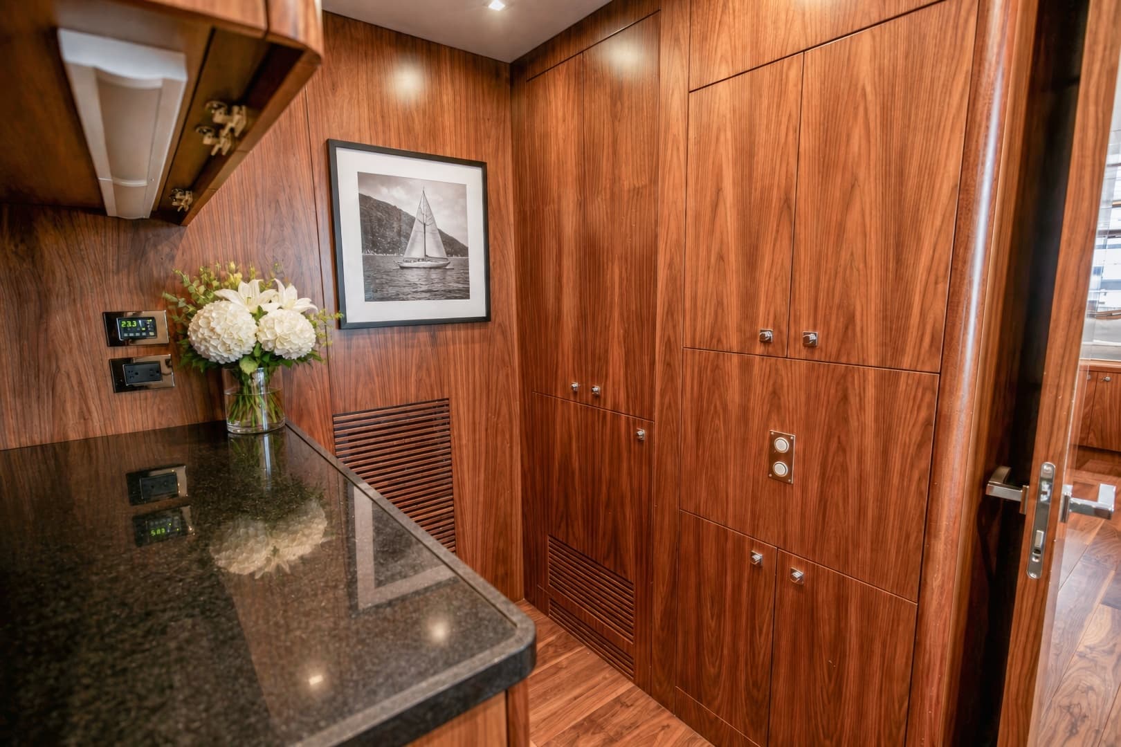 2014 Sunseeker 131 photo 48