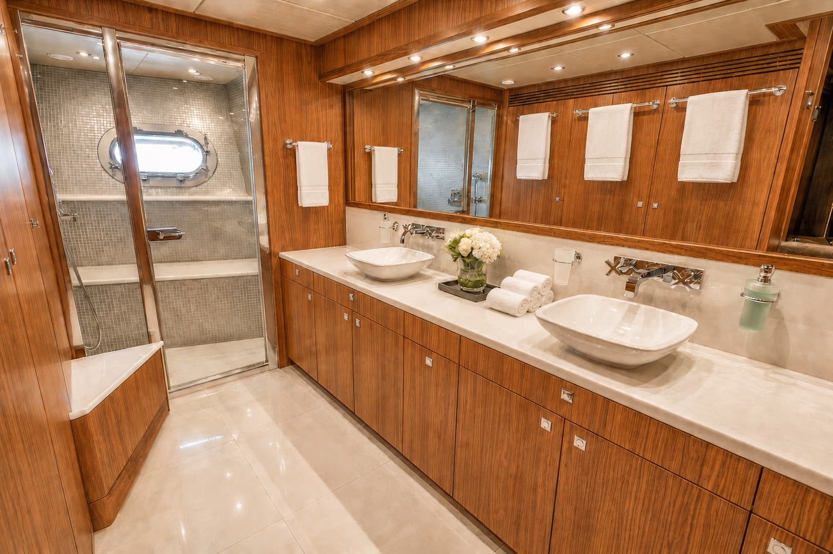 2014 Sunseeker 131 photo 15