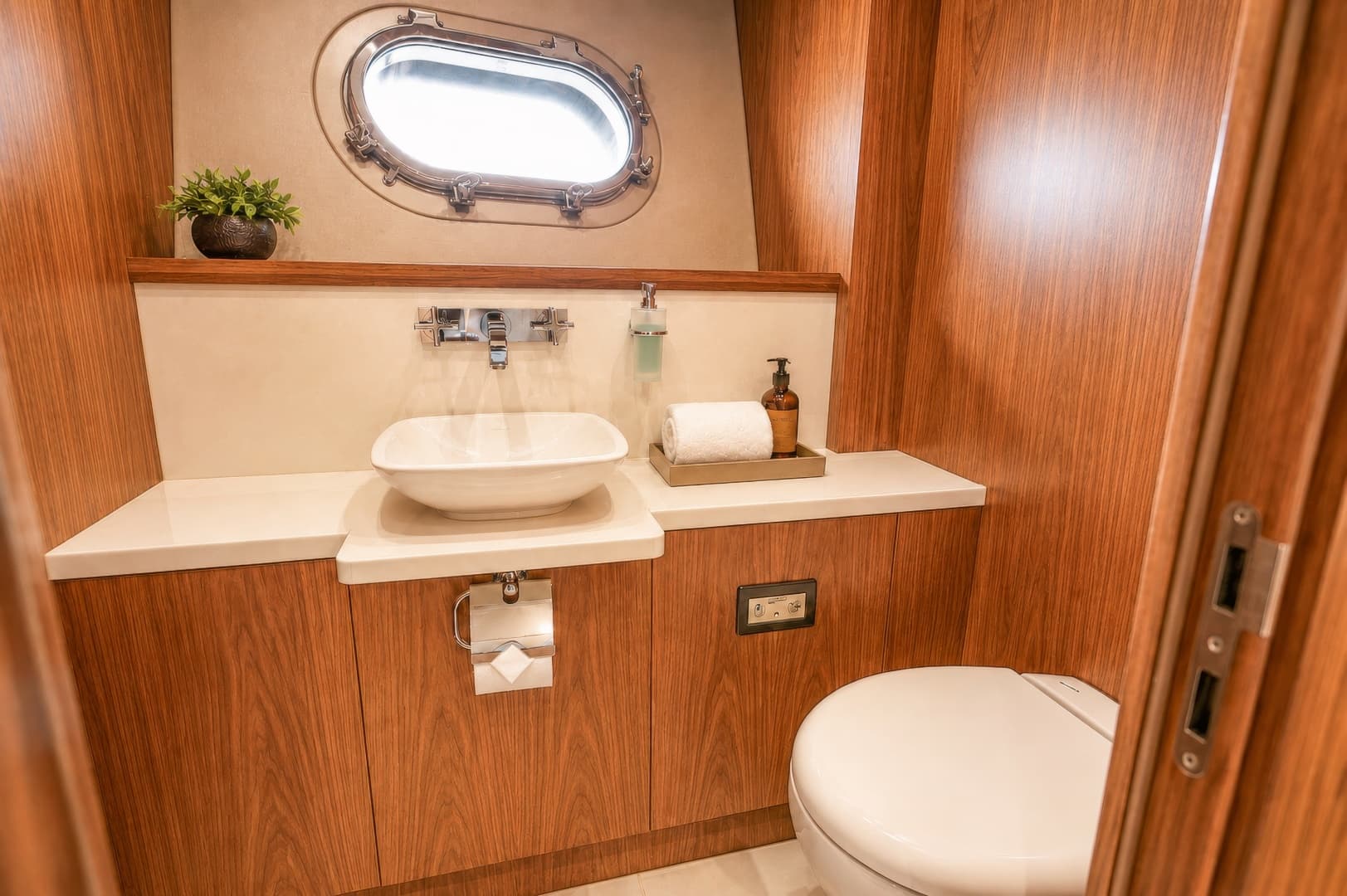 2014 Sunseeker 131 photo 21