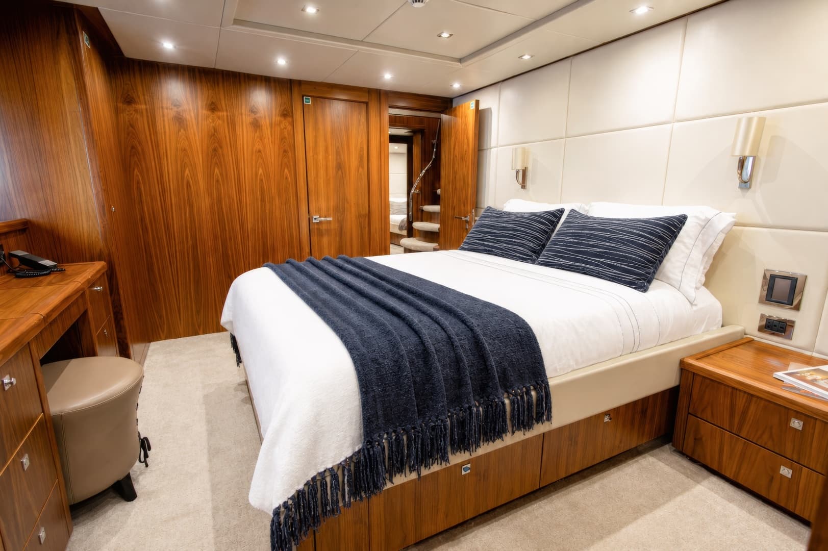 2014 Sunseeker 131 photo 38