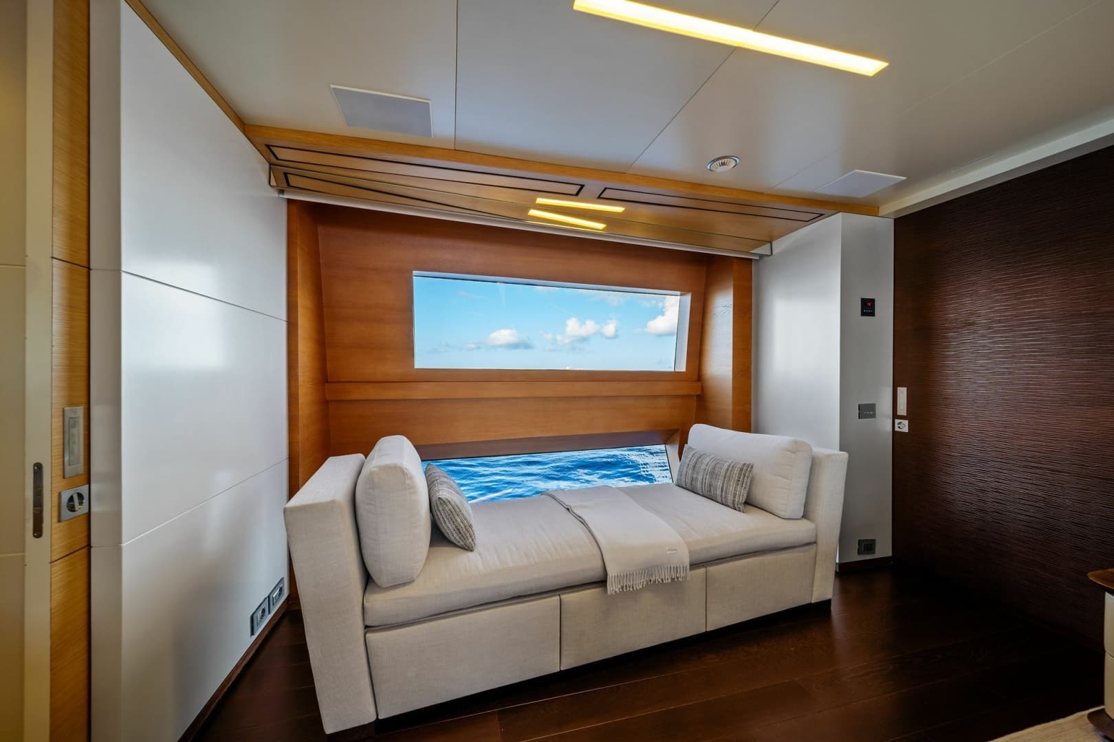 2012 Benetti Classic Supreme 132 photo 37