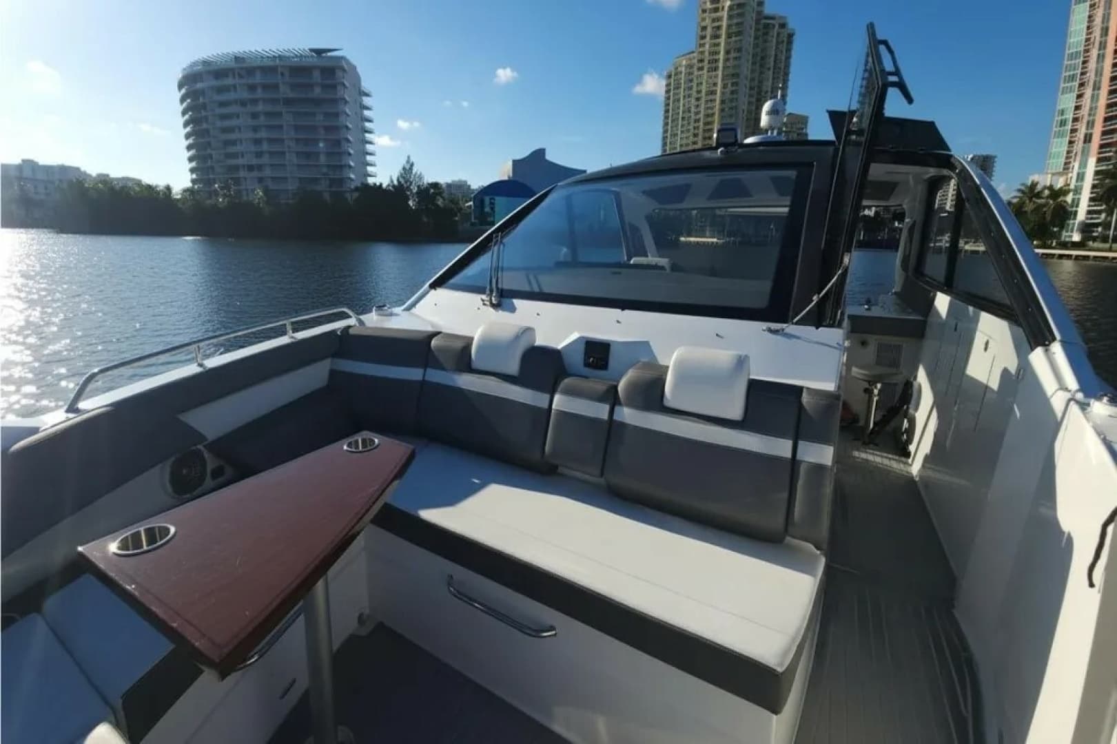 2021 Cruisers Yachts 42 GLS OB photo 24