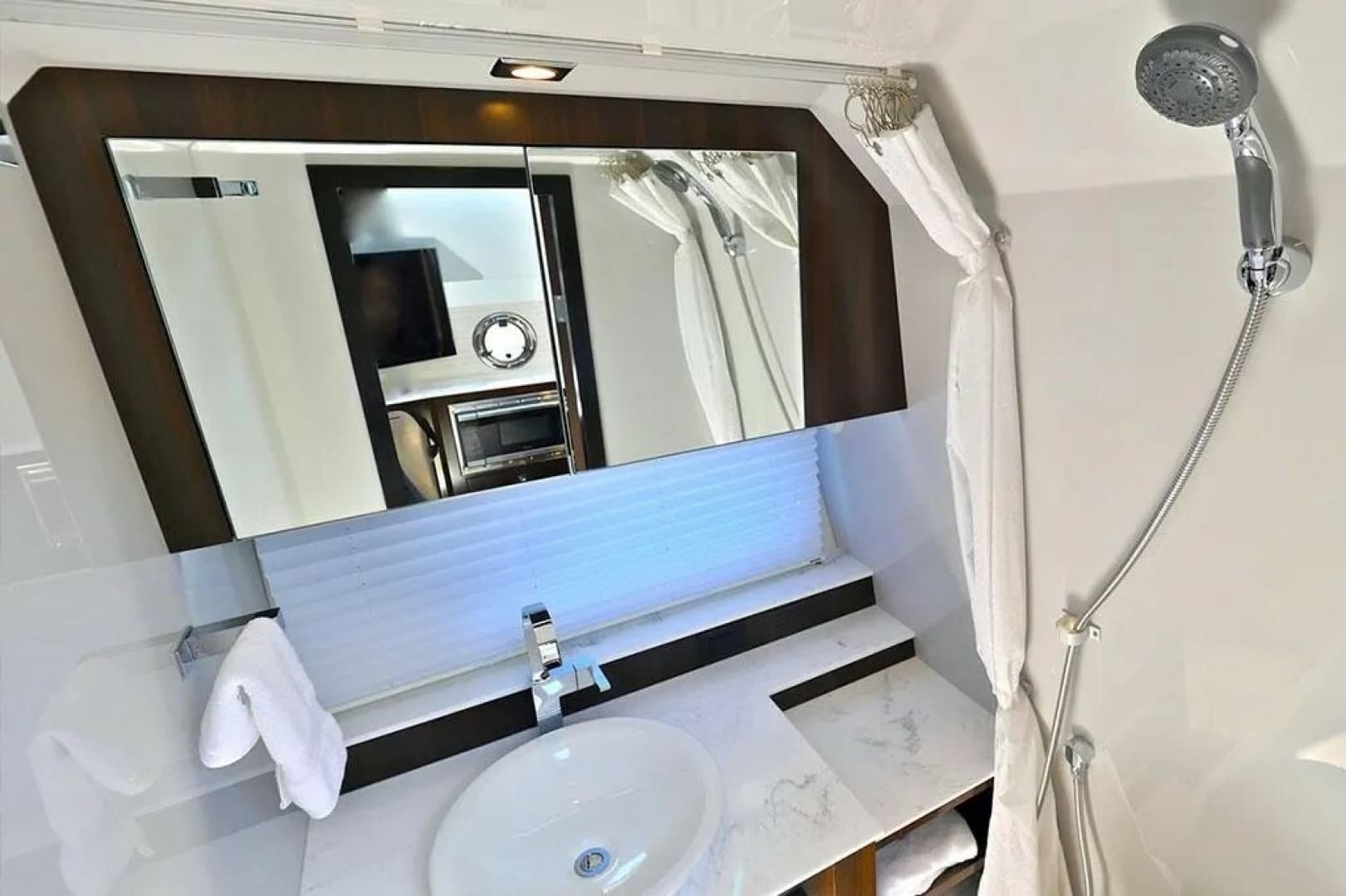 2021 Cruisers Yachts 42 GLS OB photo 30