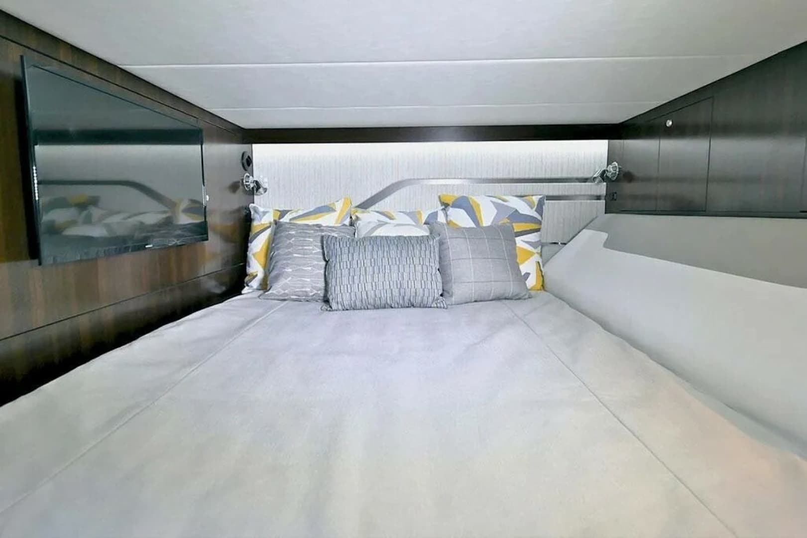 2021 Cruisers Yachts 42 GLS OB photo 31