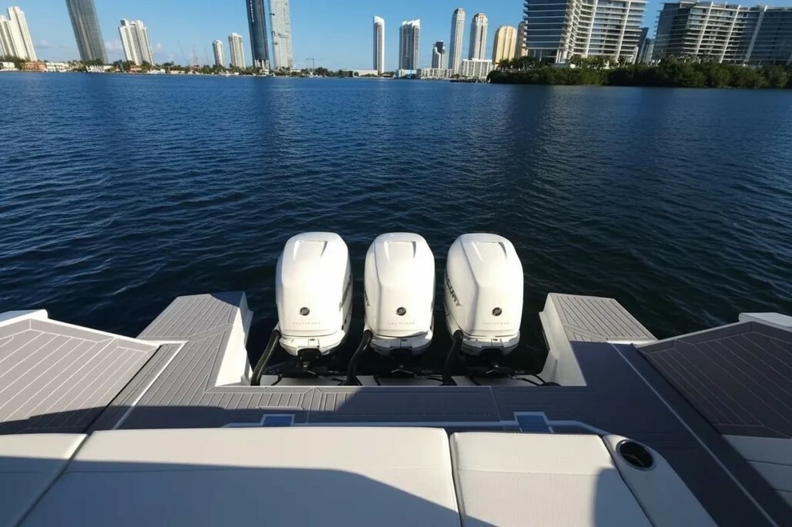 2021 Cruisers Yachts 42 GLS OB photo 11