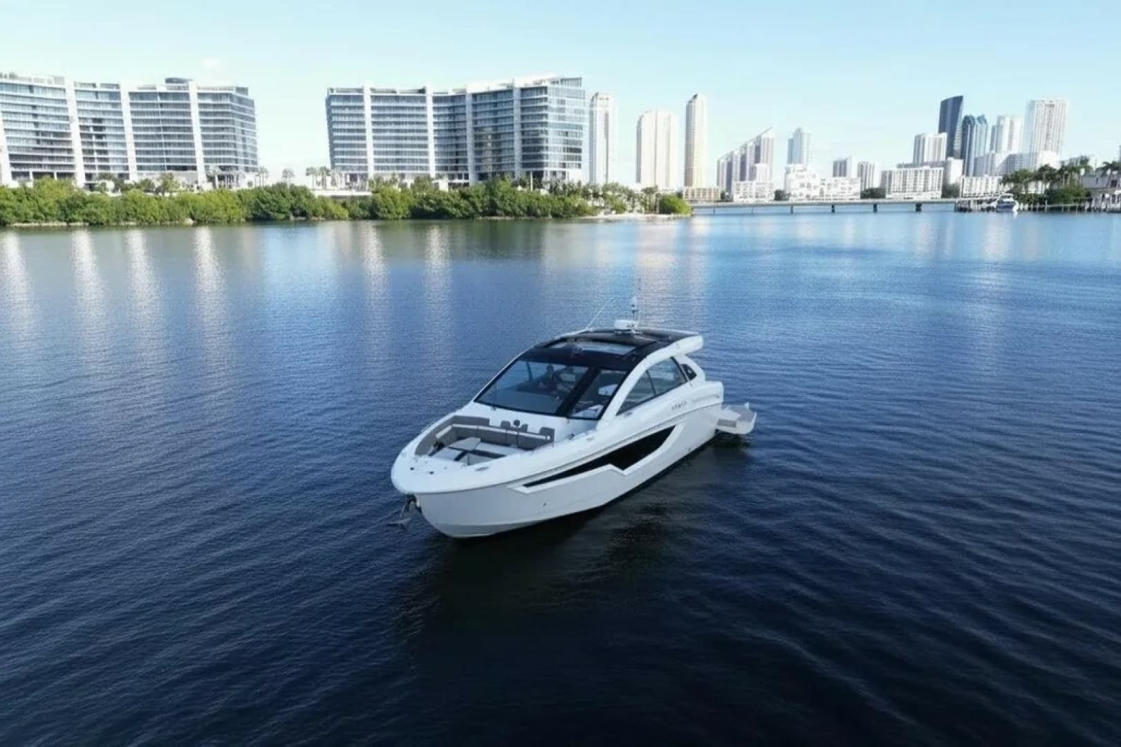 2021 Cruisers Yachts 42 GLS OB photo 5