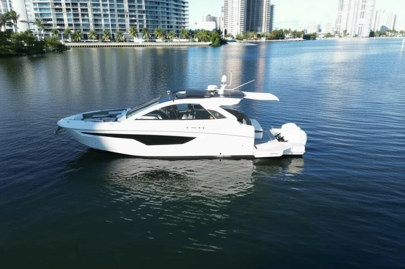 2021 Cruisers Yachts 42 GLS OB photo 6