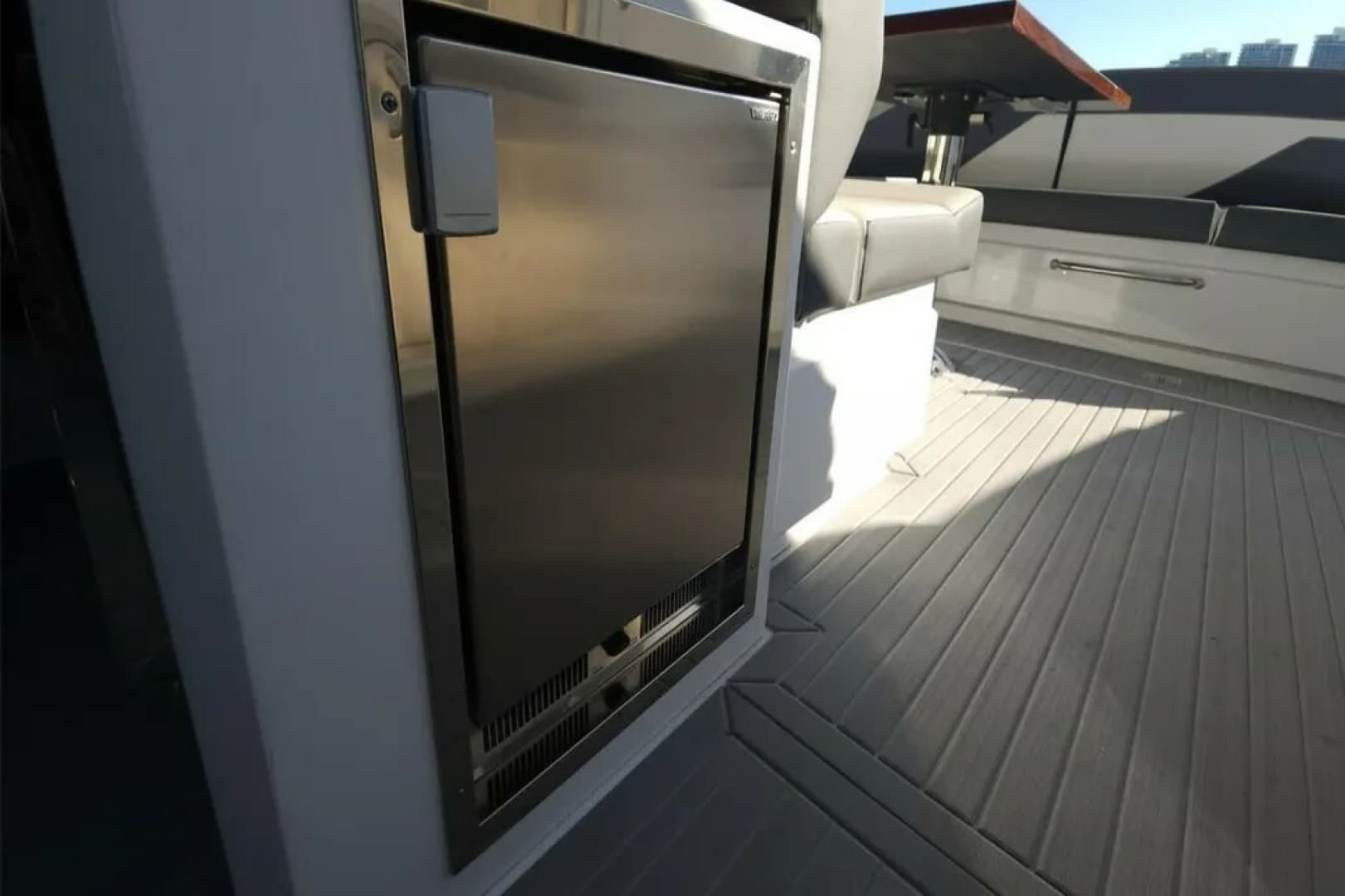 2021 Cruisers Yachts 42 GLS OB photo 17