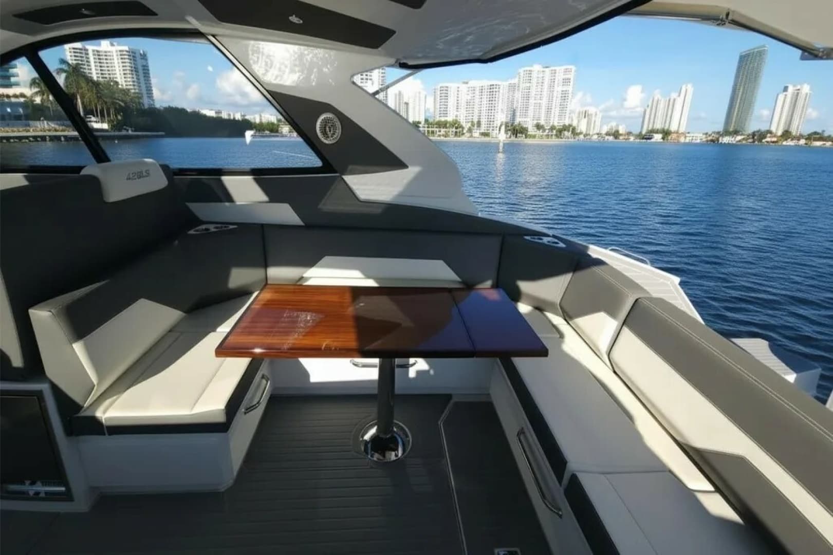 2021 Cruisers Yachts 42 GLS OB photo 14